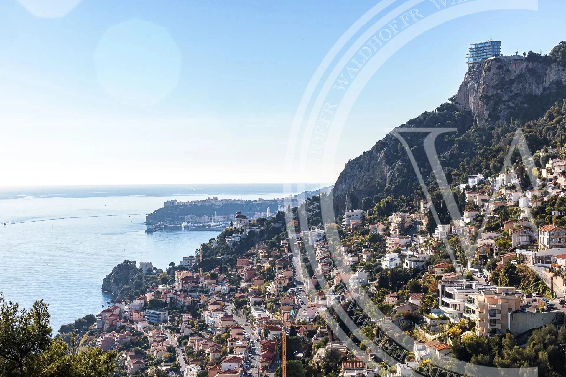Newly renovated turn-key villa with view towards Monaco