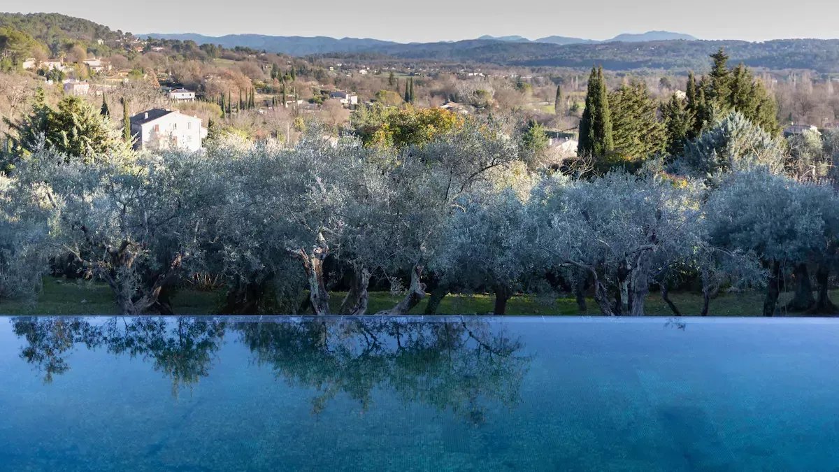 Your own Provencal Bastide on a 6 acre wide land, peace and space with panoramic views