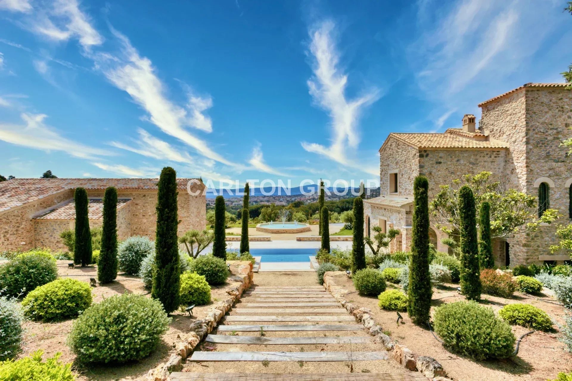 Exceptional historic property on 5 hectares with panoramic sea views