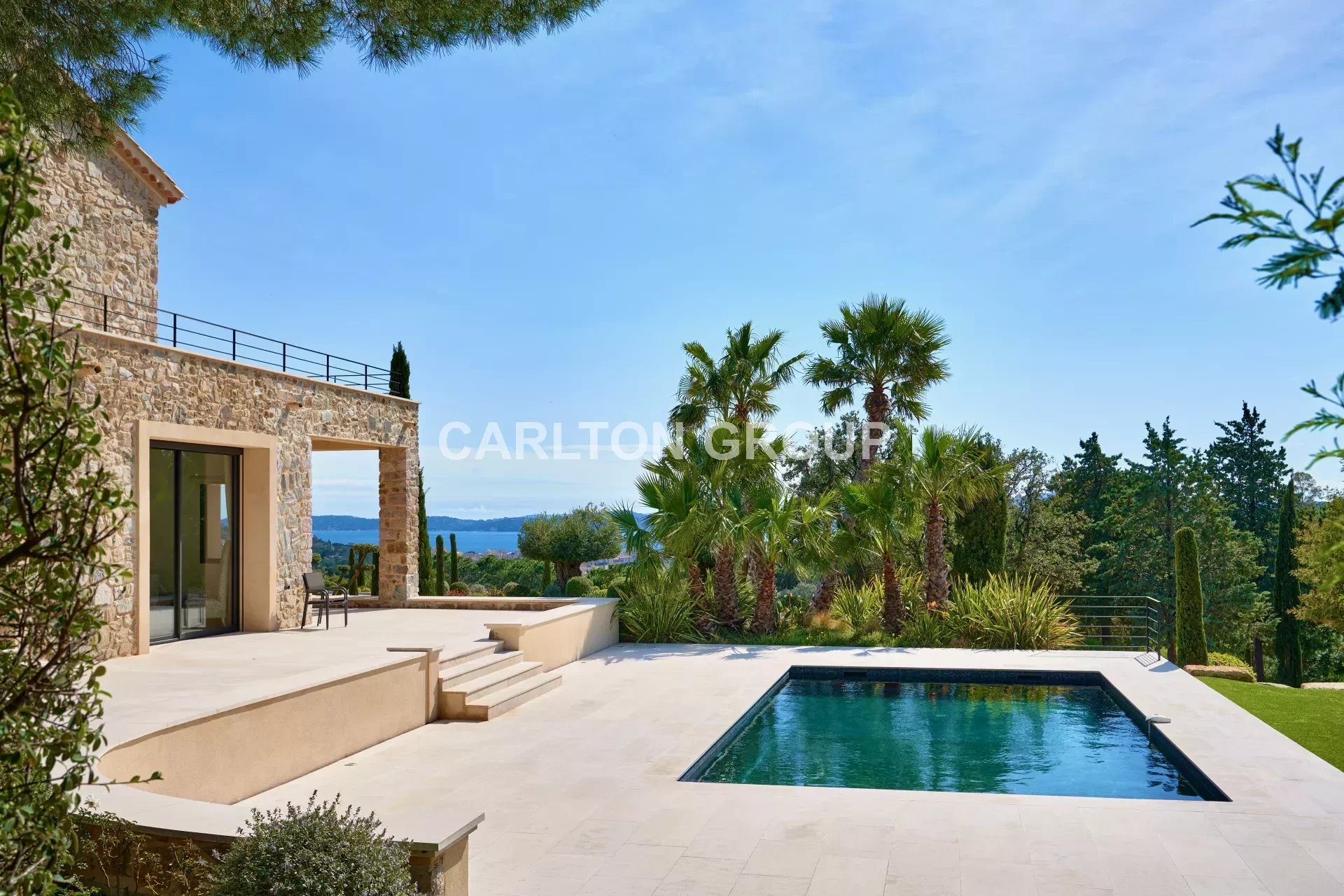 Exceptional historic property on 5 hectares with panoramic sea views