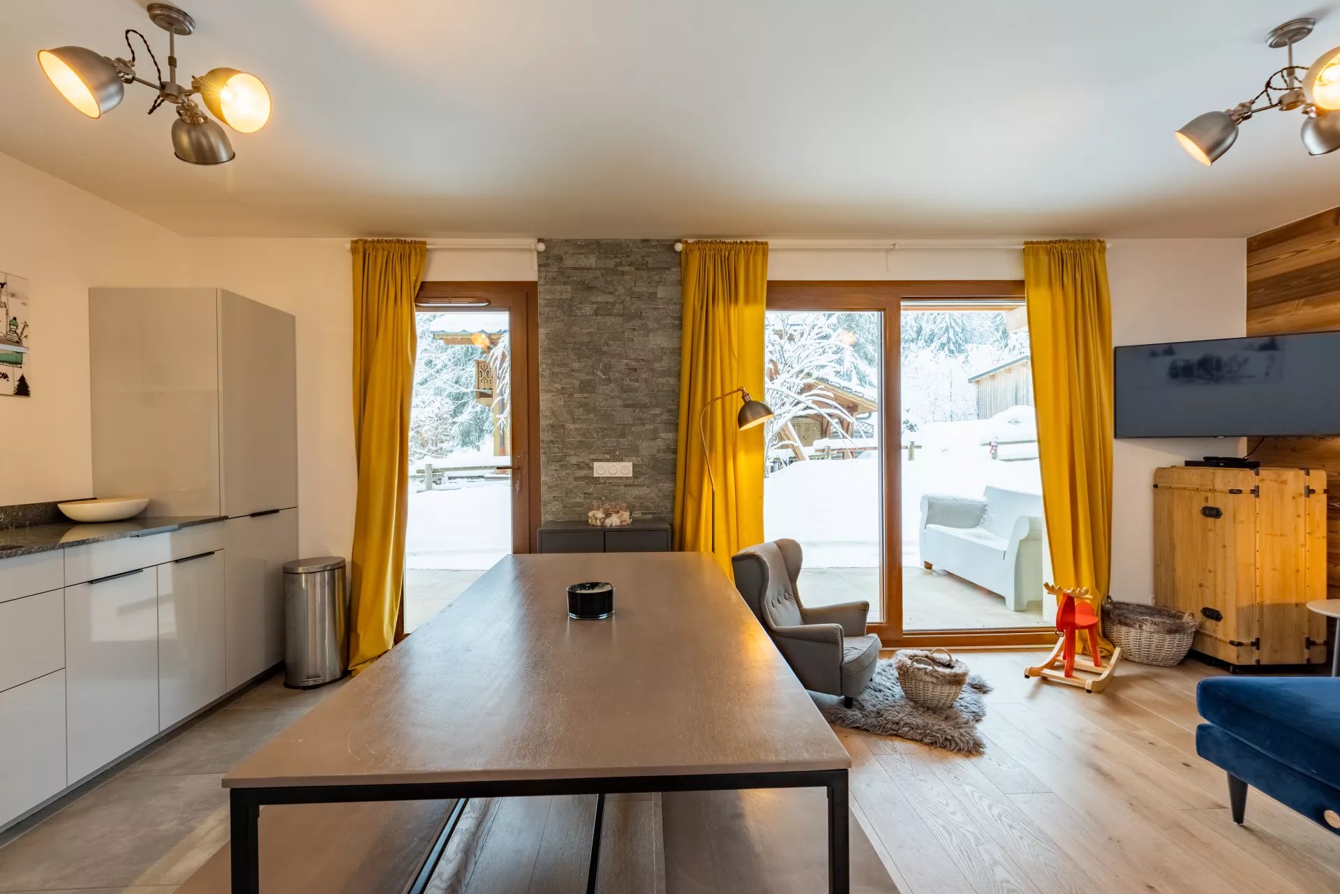 Rental apartment: Newly built 2 bed, 2 bath apartment with terrace near to Prodains Gondola.