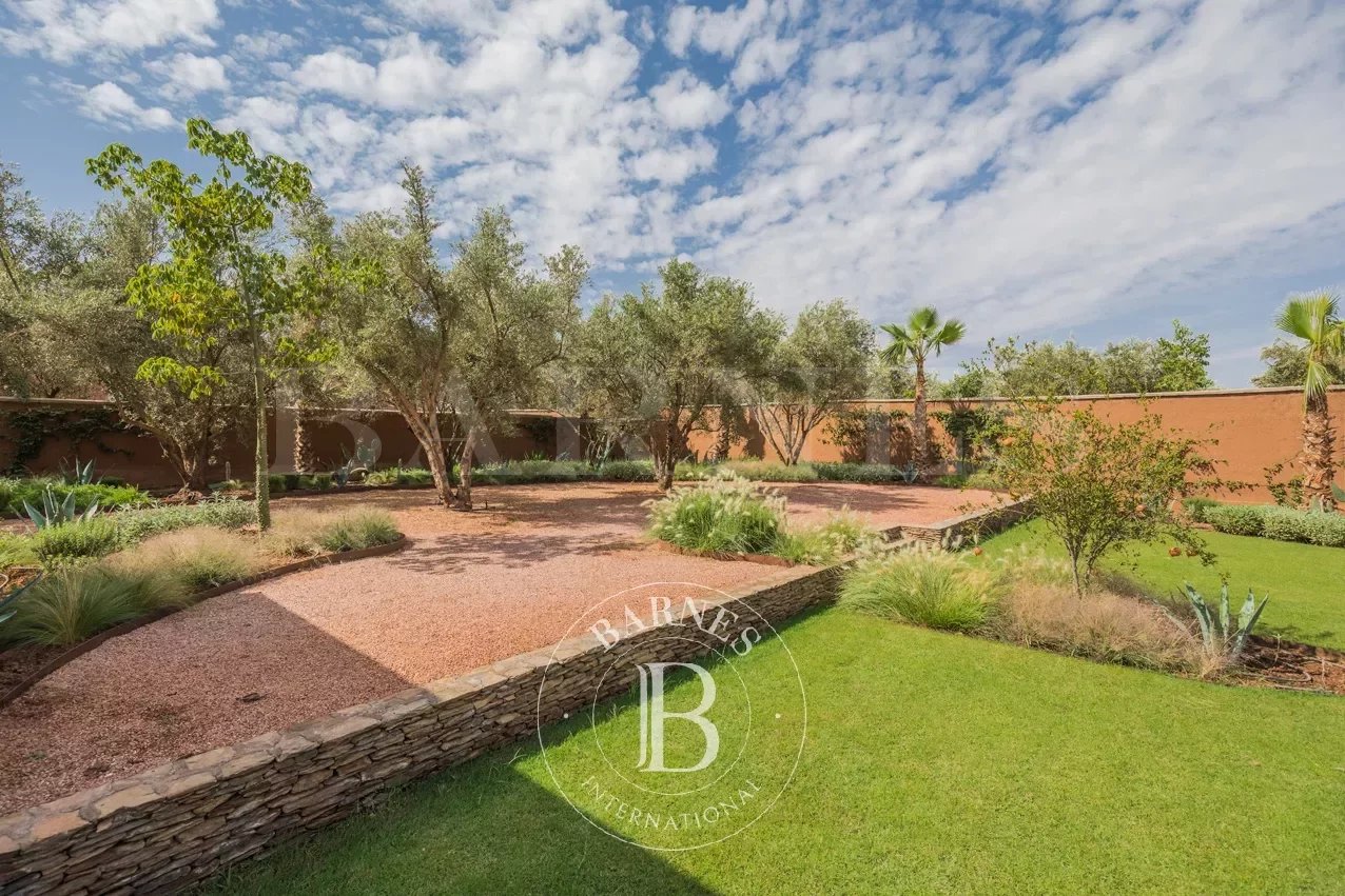 Villa contemporaine de luxe avec piscine à débordement à vendre sur la route de l'Ourika à Marrakech - Agence immobilière - picture 9 title=