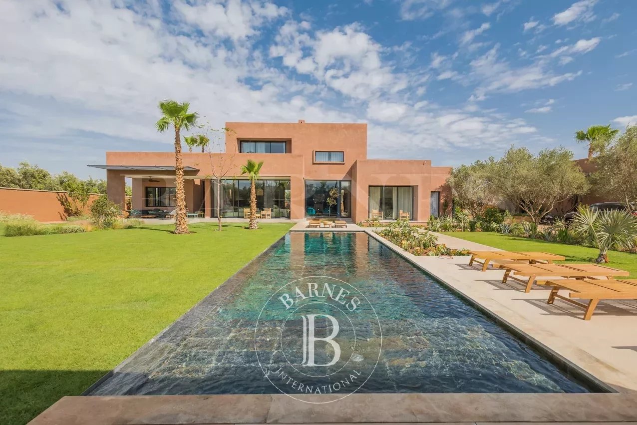 Villa contemporaine de luxe avec piscine à débordement à vendre sur la route de l'Ourika à Marrakech - Agence immobilière - picture 8 title=