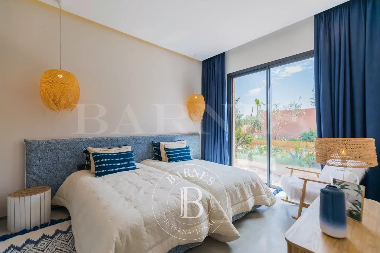 Villa contemporaine de luxe avec piscine à débordement à vendre sur la route de l'Ourika à Marrakech - Agence immobilière - picture 18 title=