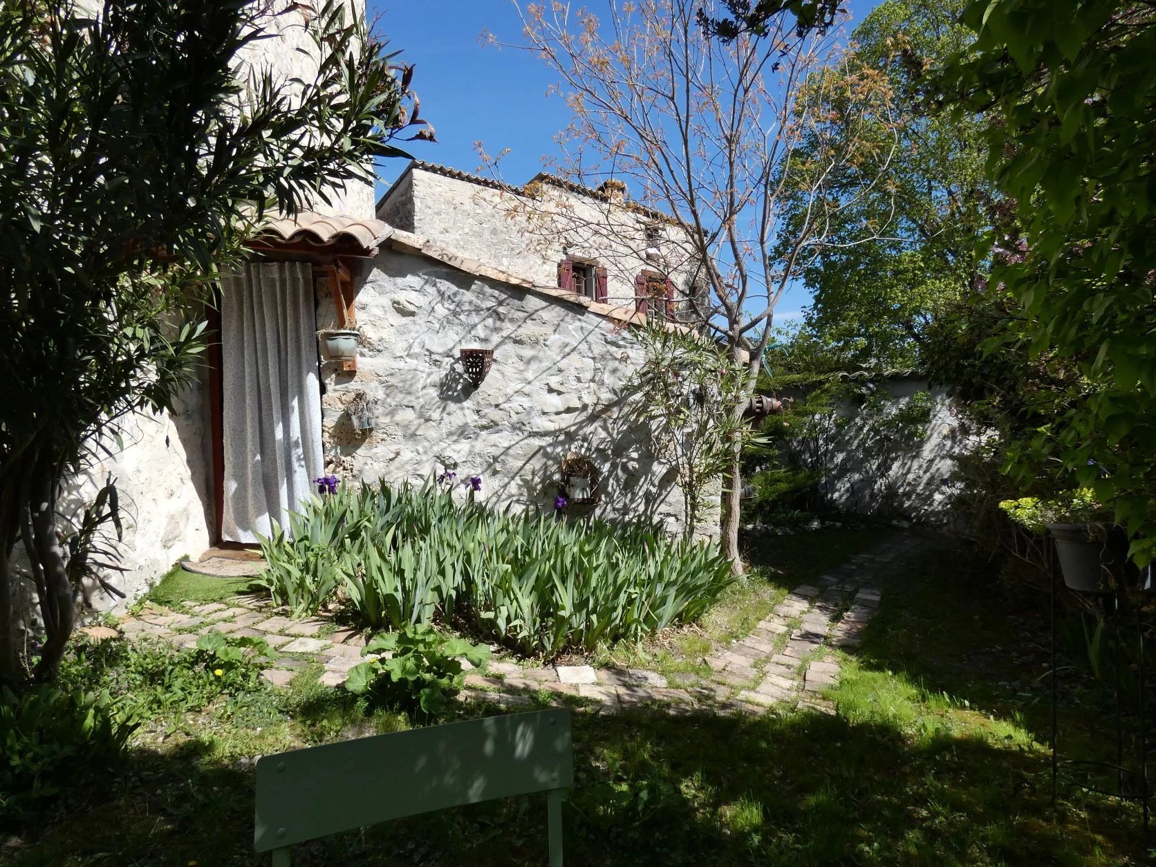 Maison en pierres avec jardin, à 1H15 de Nice