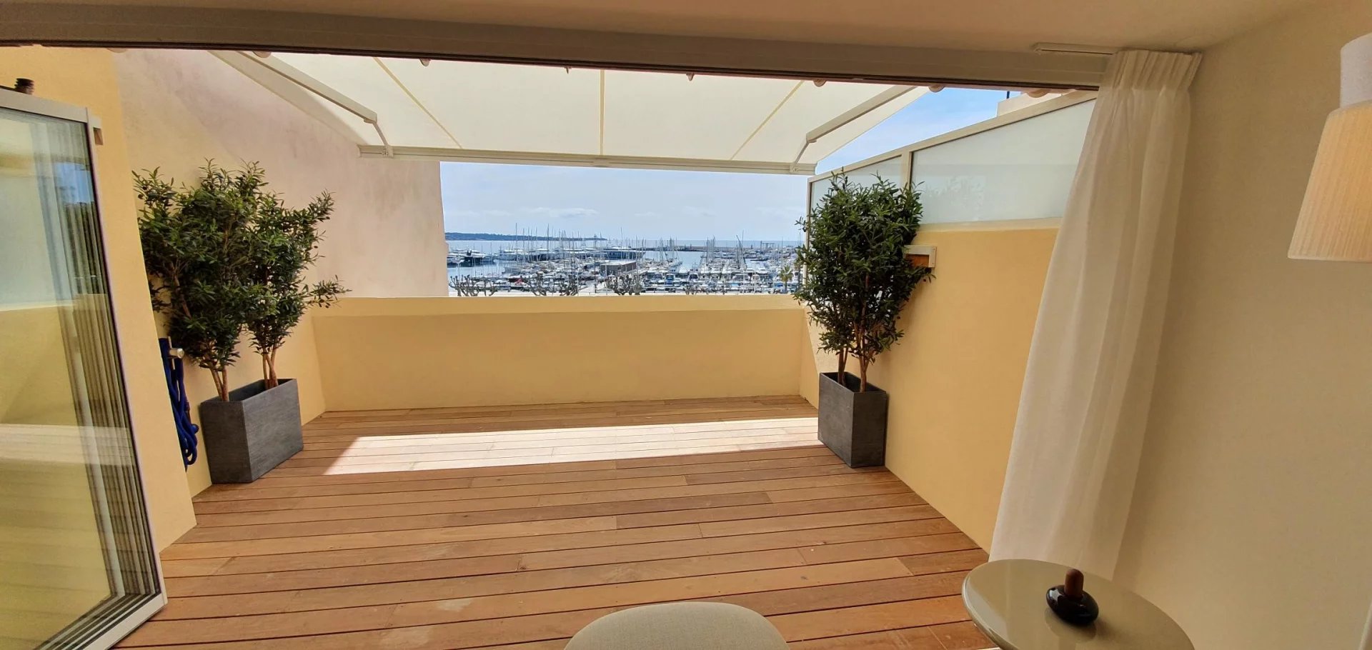 Le Audrey, location Penthouse en duplex 4 pièces vue mer centre Cannes proche palais