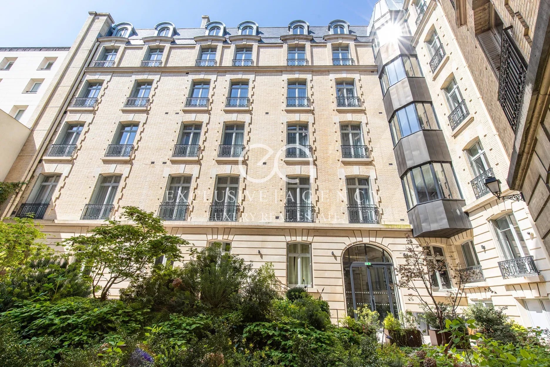 Paris 8éme Elégant appartement familial, profession libérale autorisé