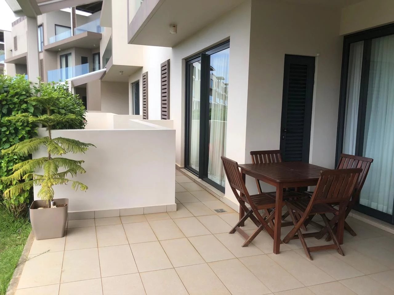 Sea, gym, beach, spa access for this modern 3 bedroom apartment for sale