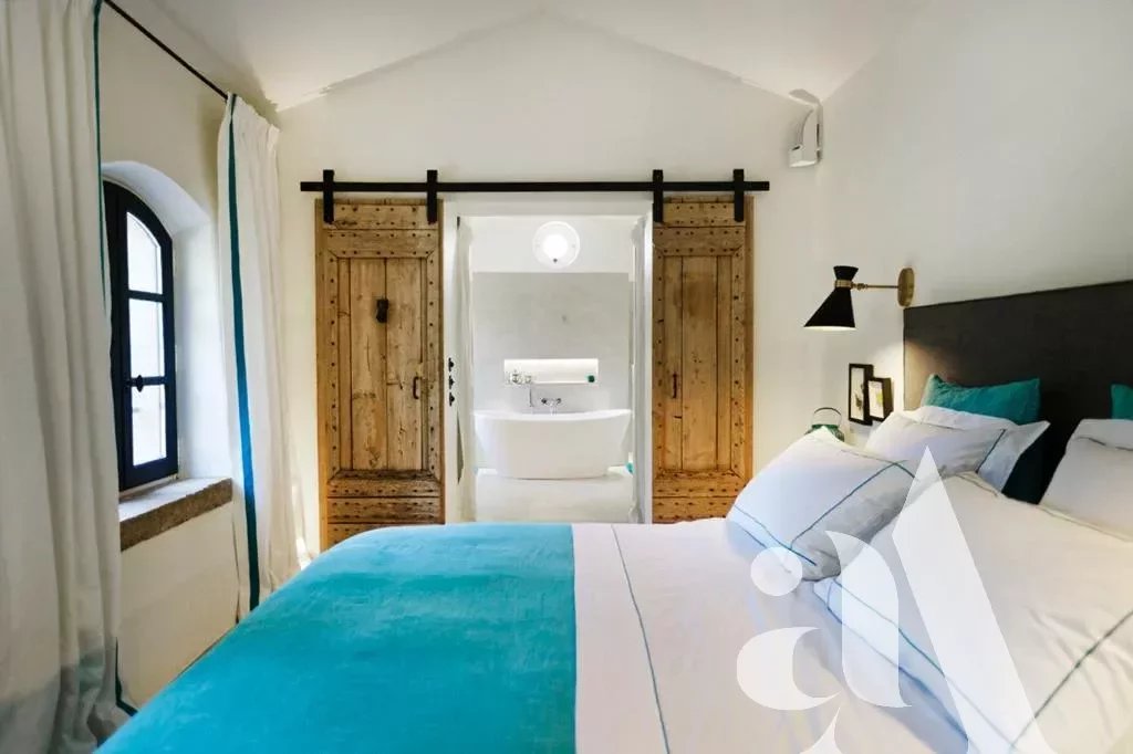 THE BUTTERFLY MAS - LACOSTE - LUBERON - 5 bedrooms - 10 people