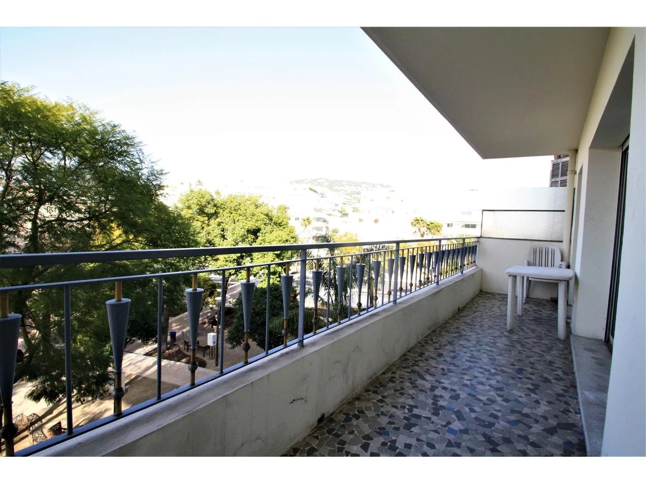 1 bedroom apartment with large terrace - 10 min from the Croisette