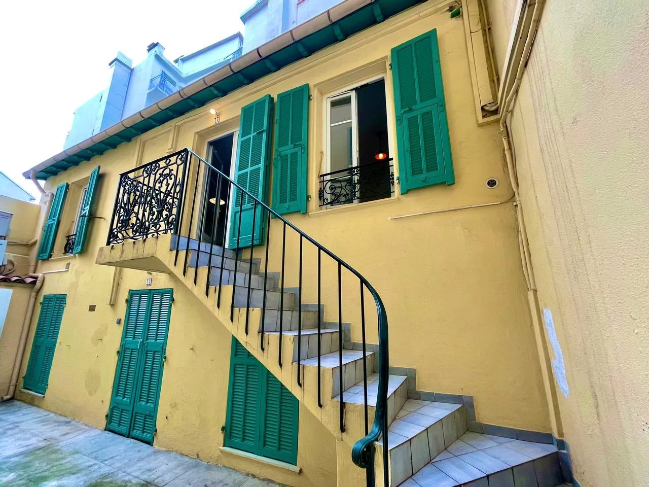 Apartment right by Rue de France & Promenade des Anglais