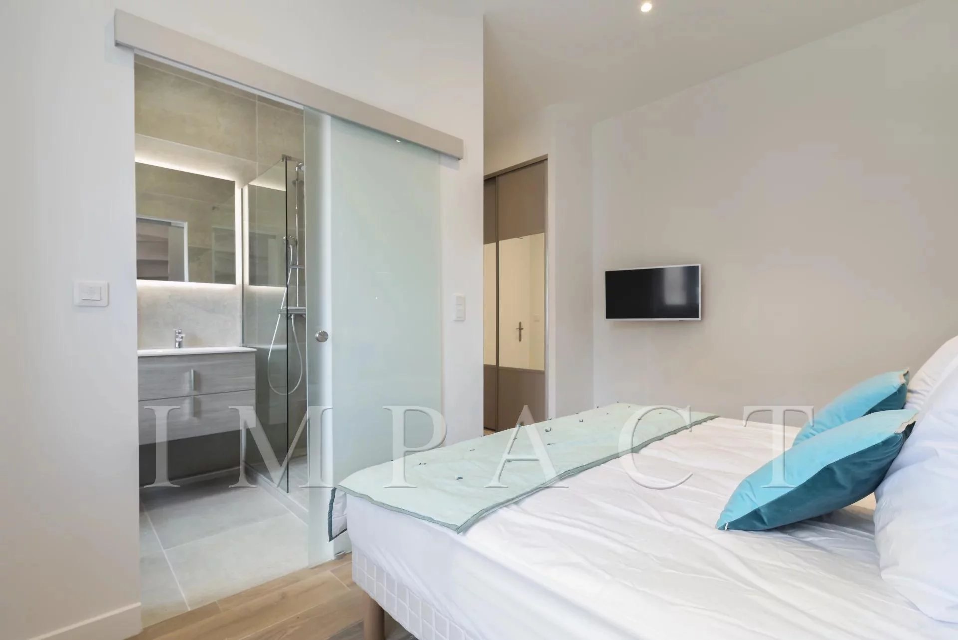 Rent 3 bedrooms apartment Cannes city centre