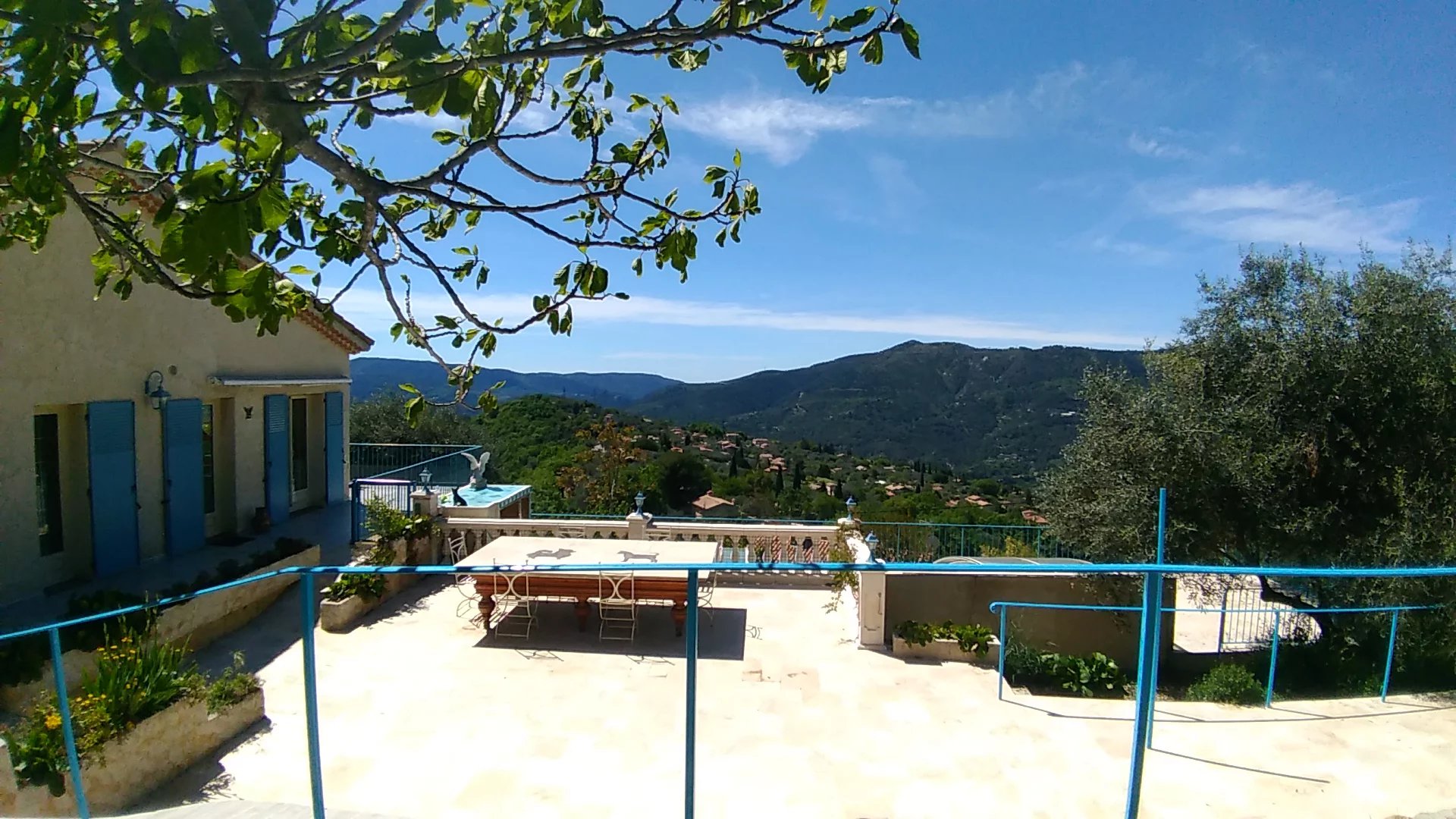 Superb house 242m2 - heated swimming pool - breathtaking view