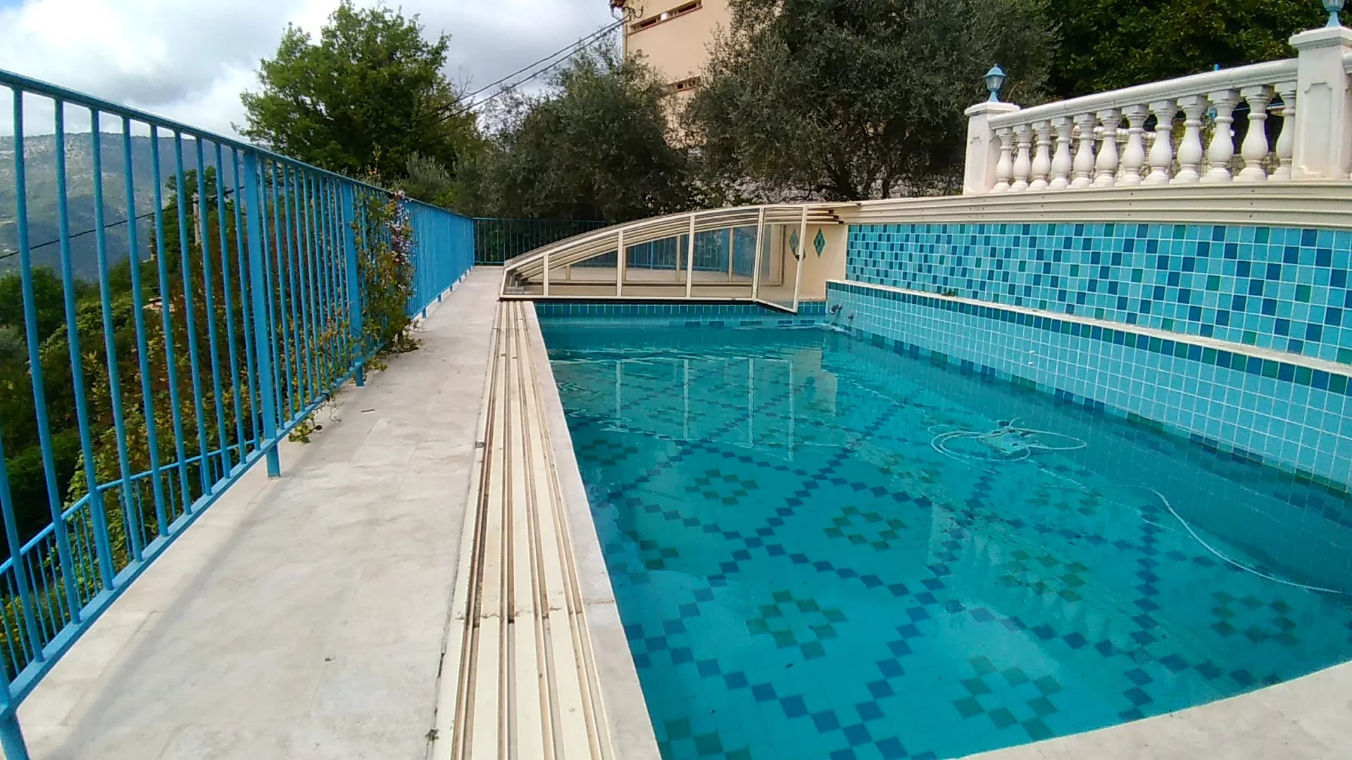 Superb house 242m2 - heated swimming pool - breathtaking view
