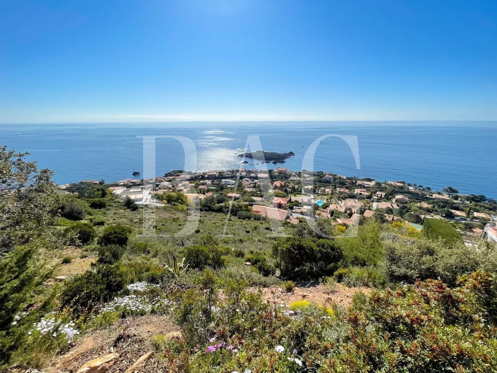 Anthéor, exceptional land with panoramic sea view