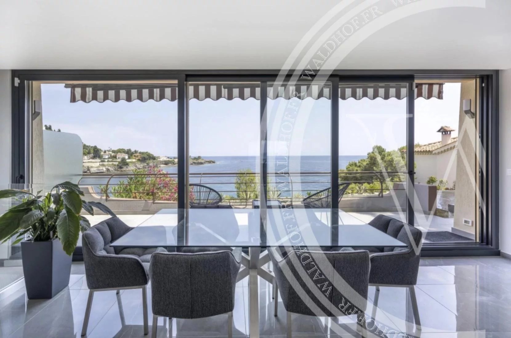 Appartement-villa neuf à Cap d'Ail - 20 mètres de la mer