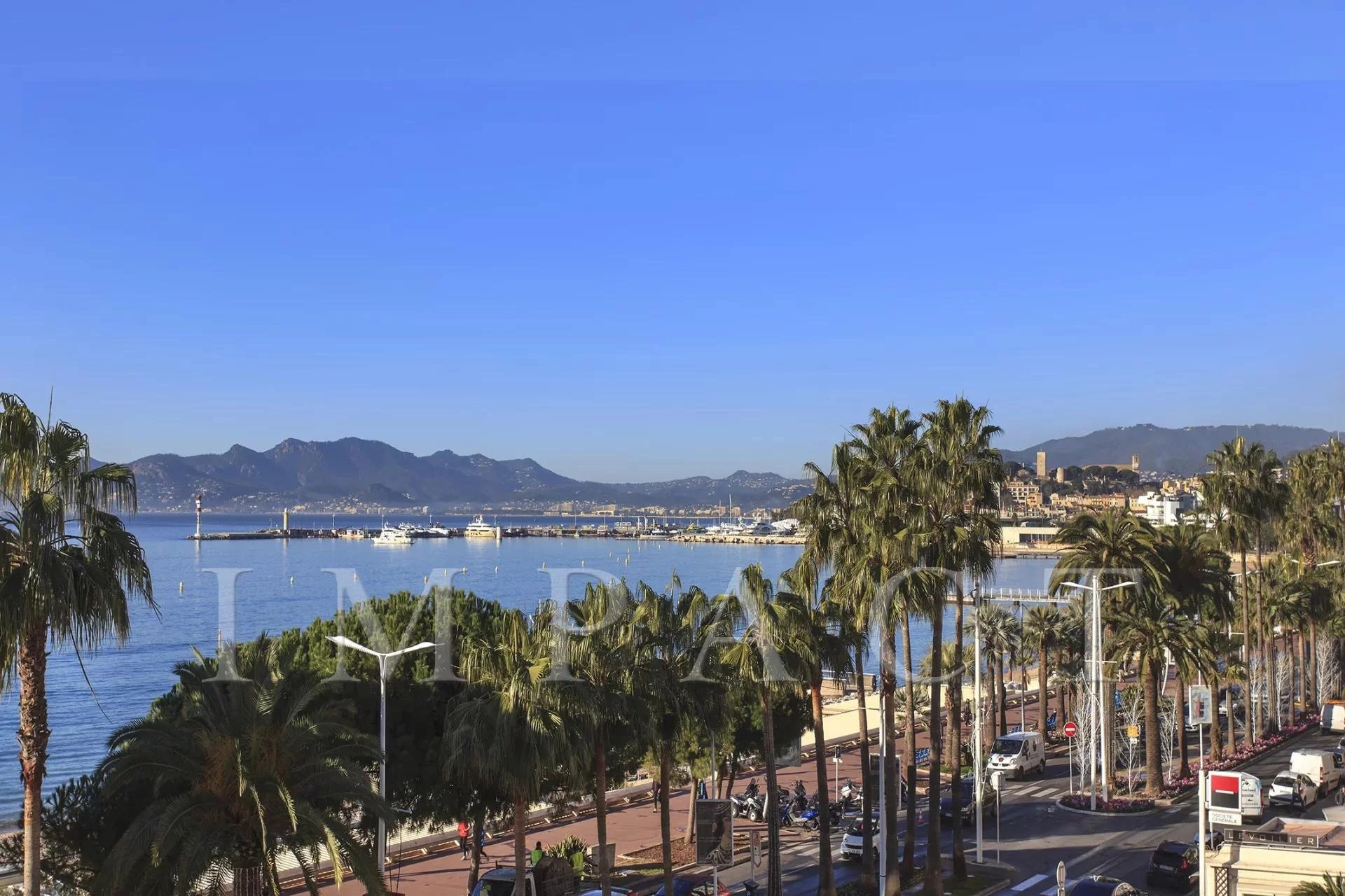 Apartment on the Croisette in Cannes for rent