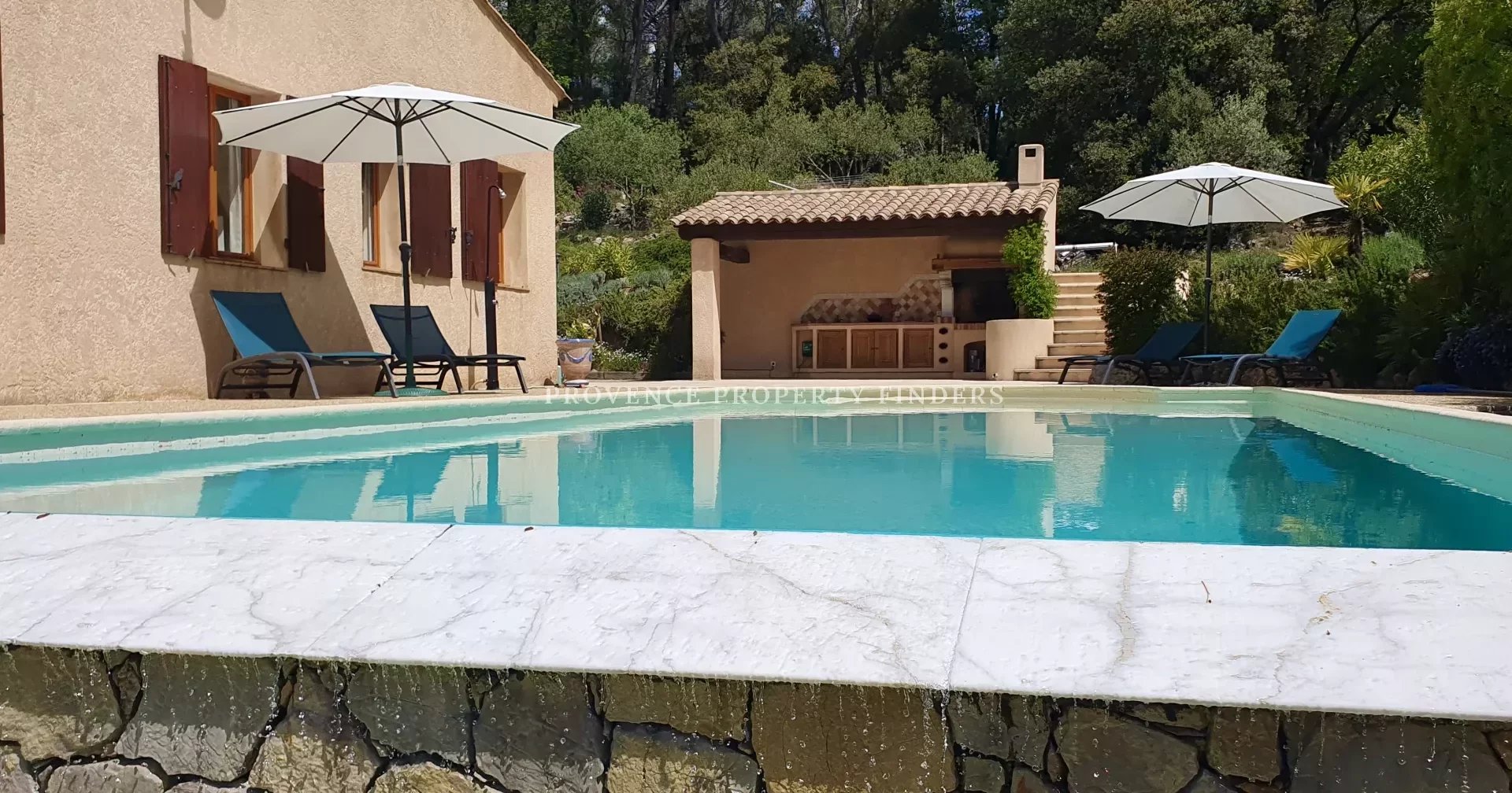 Belle villa avec vue, 4 chambres, piscine chauffée.