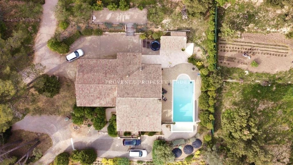 Belle villa avec vue, 4 chambres, piscine chauffée.