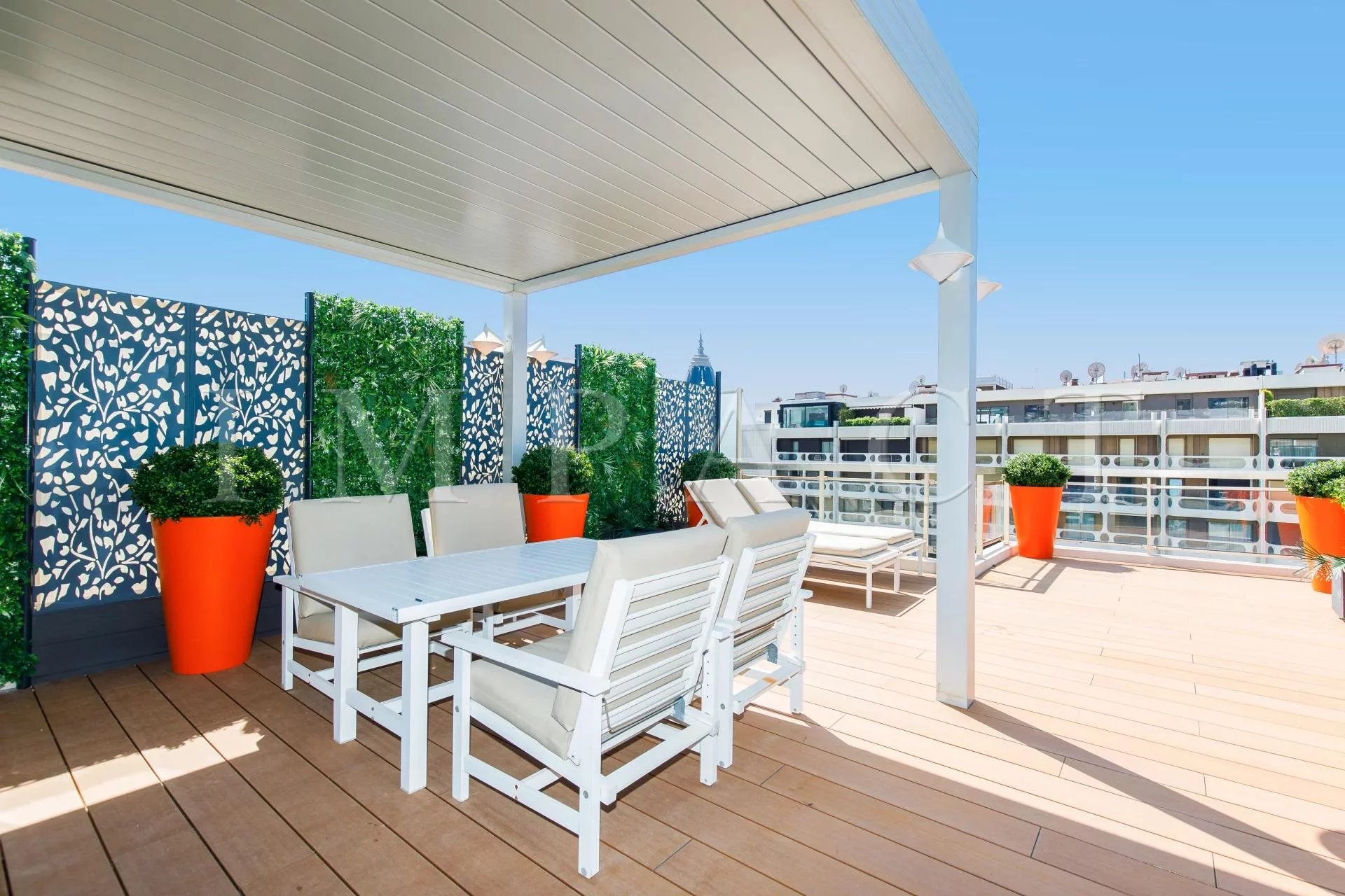 Rent Apartment roof terrace located on the croisette 