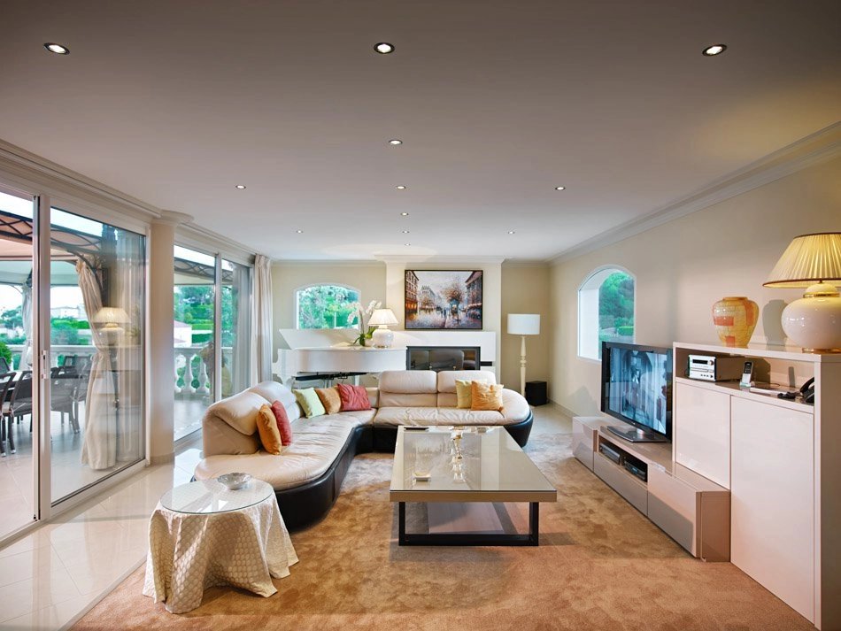 Living-room Natural light Tile Carpet