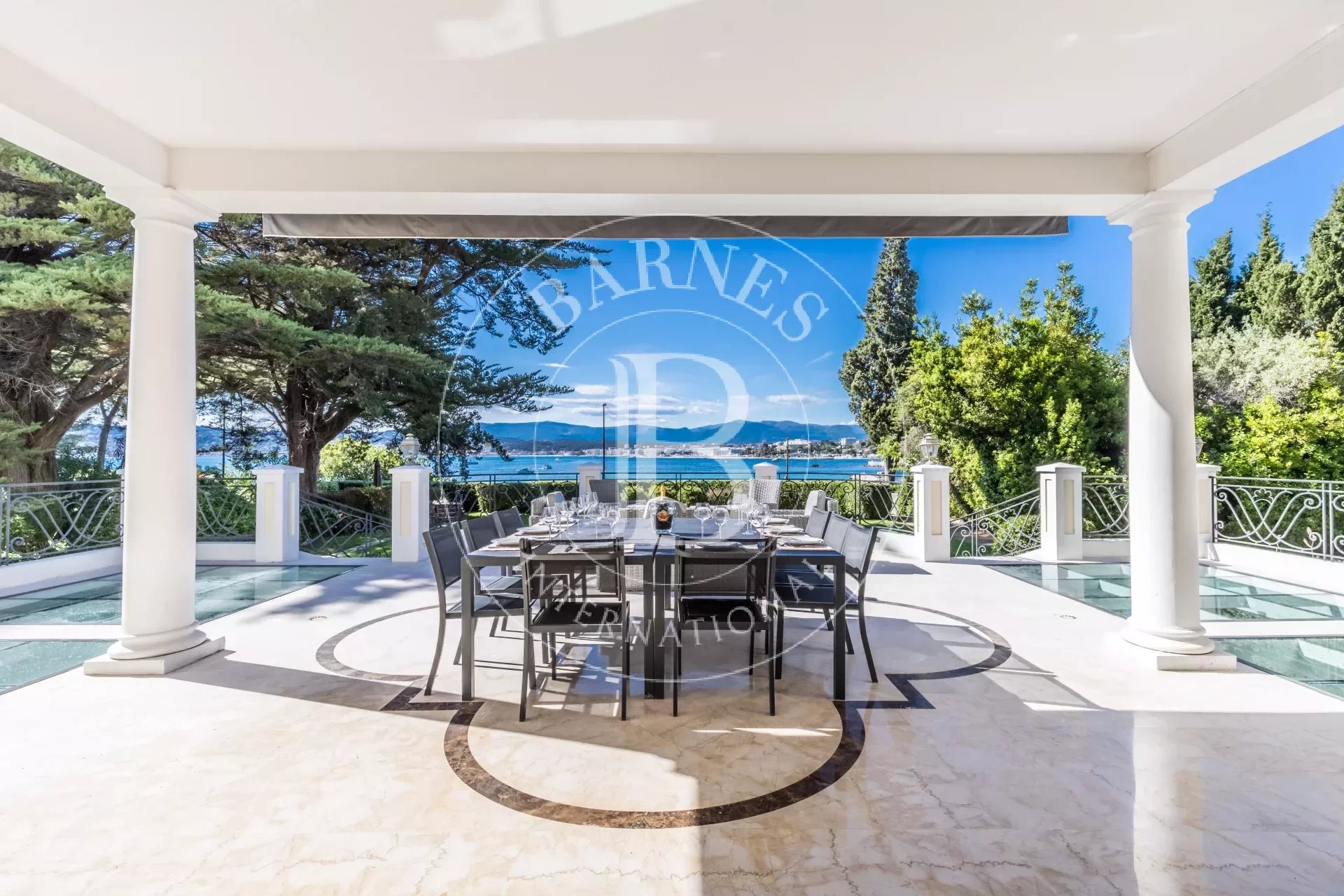 CAP D'ANTIBES - SOMPTUEUSE VILLA - VUE MER - 10 CHAMBRES - picture 16 title=