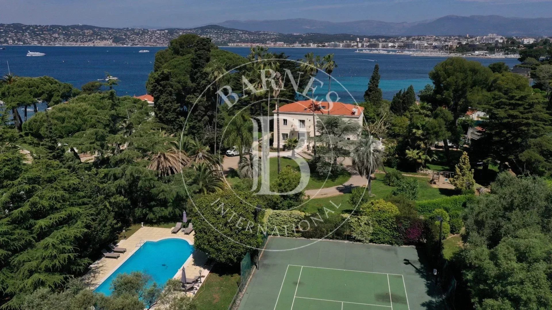 CAP D'ANTIBES - SOMPTUEUSE VILLA - VUE MER - 10 CHAMBRES - picture 4 title=