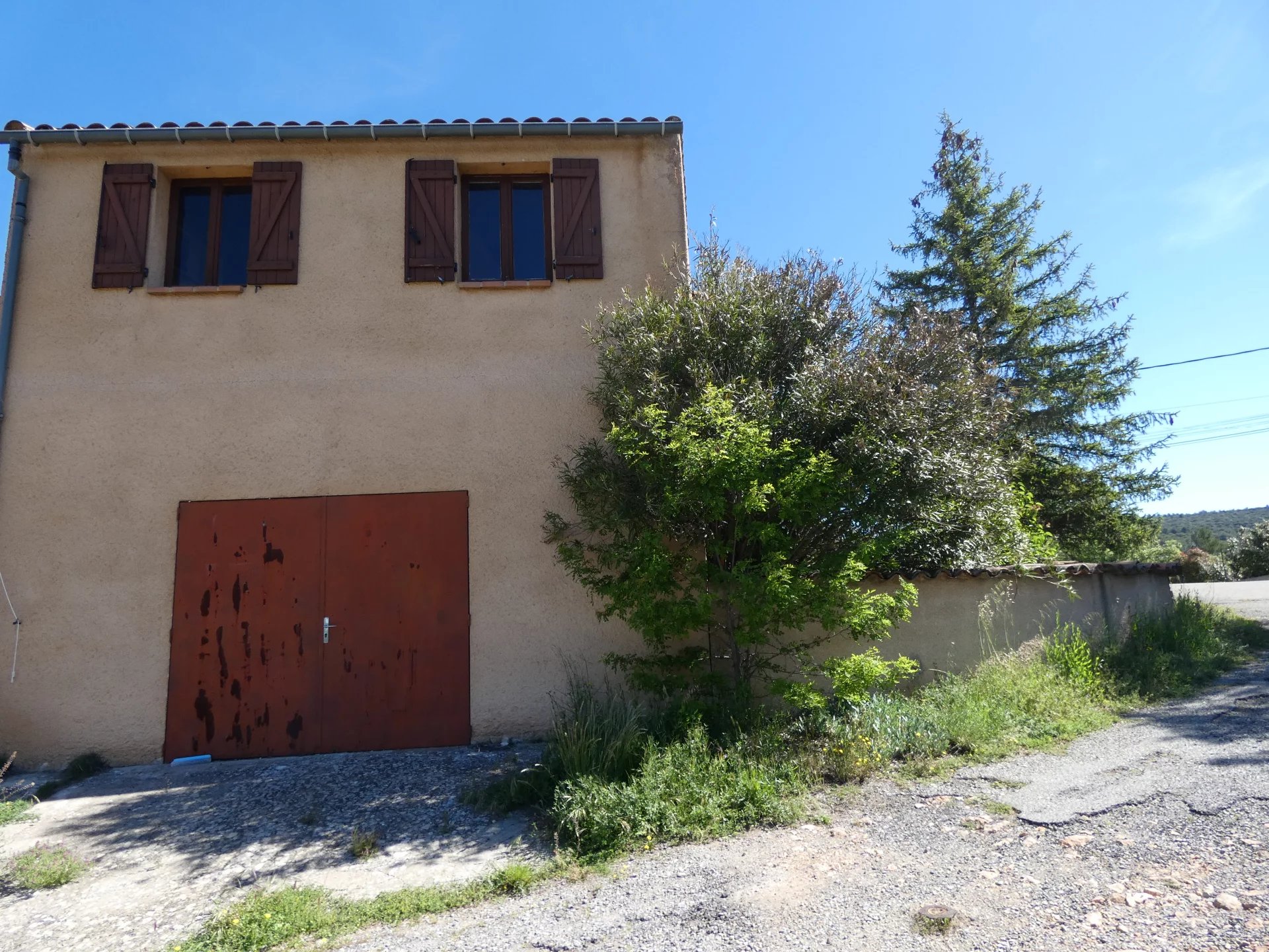 EXCLU : Maison de village avec Garage à St Julien le Montagnier