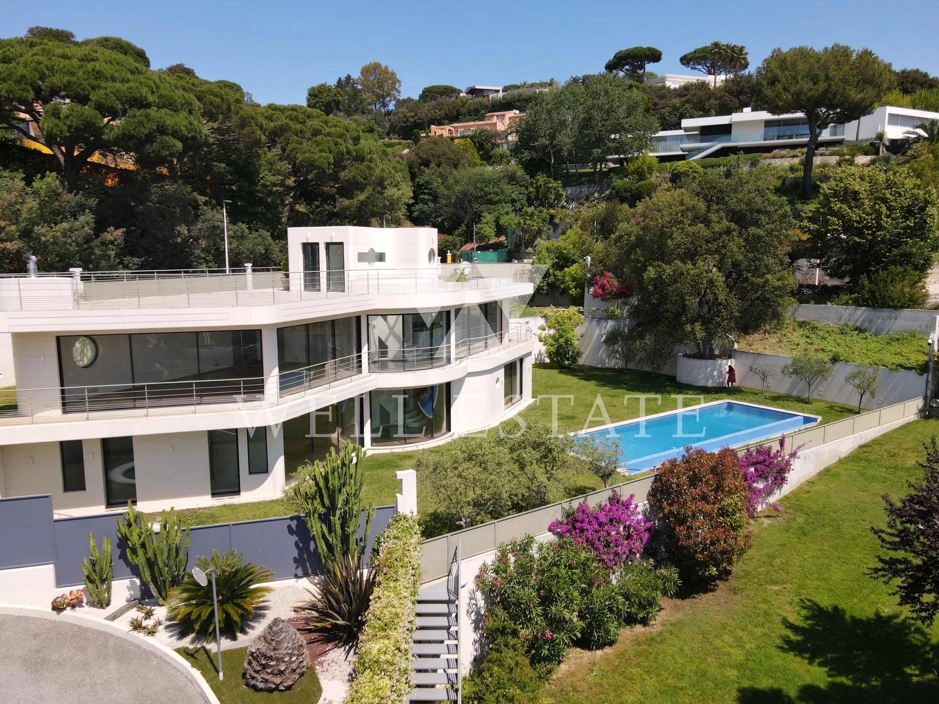 CANNES CONTEMPORARY VILLA 400M2 3 BEDROOMS AND OFFICE WITH OUTDOOR AND INSIDEDOOR POOL