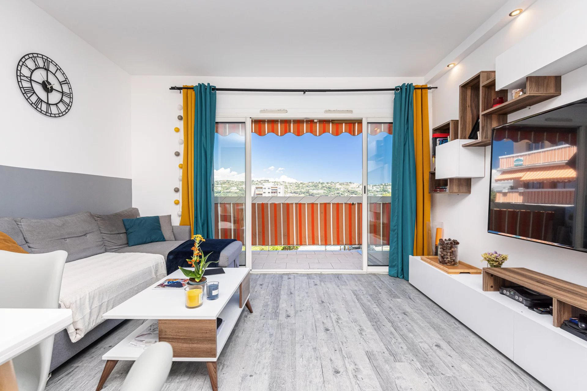 Saint Laurent du Var / Les Pugets - One-bedroom renovated apartment Terrace Cellar