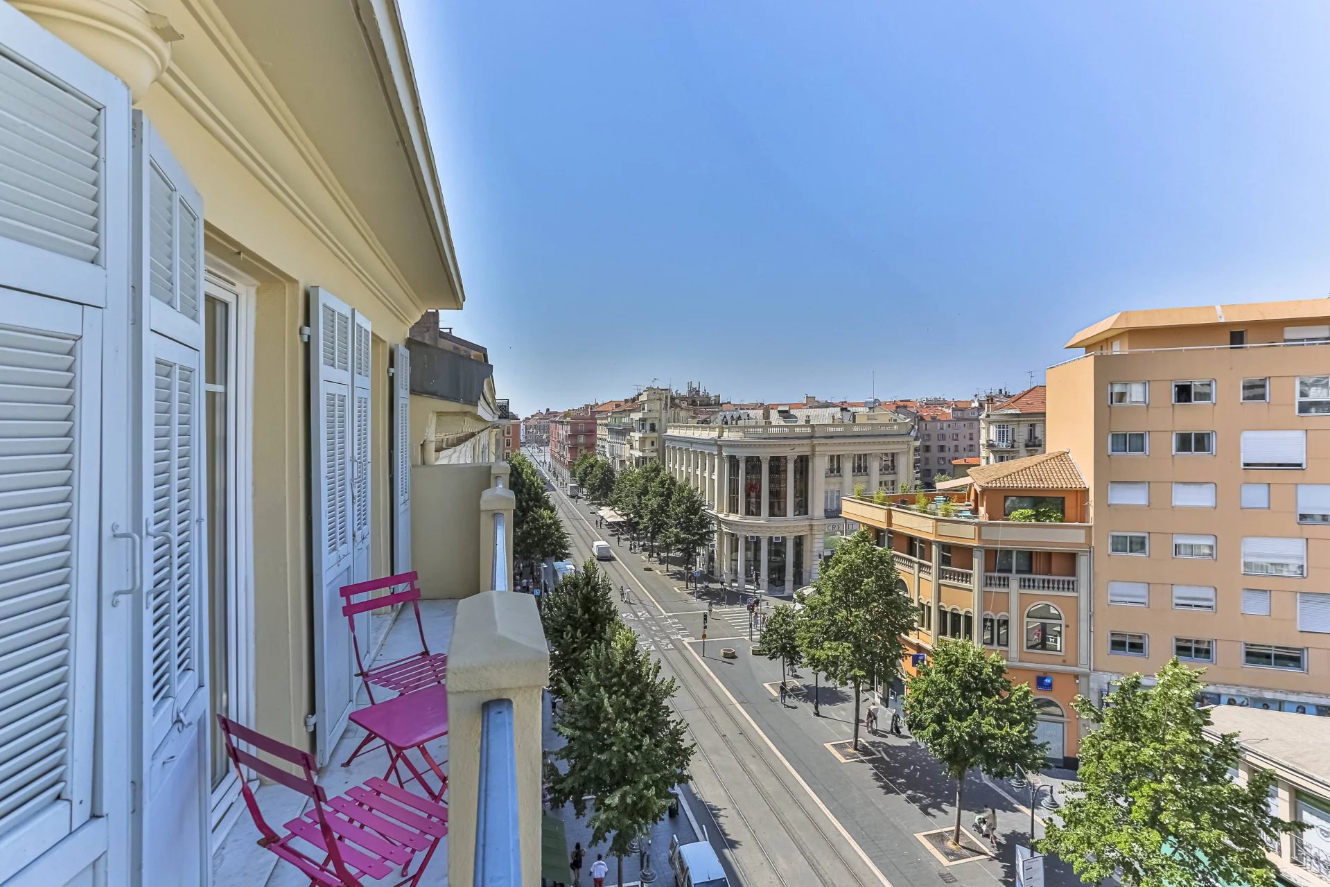 Duplex de 3 pièces avec balcon sur l'avenue Jean-Médecin - 5 minutes à pied de la place Masséna - Climatisation - Annulation gratuite