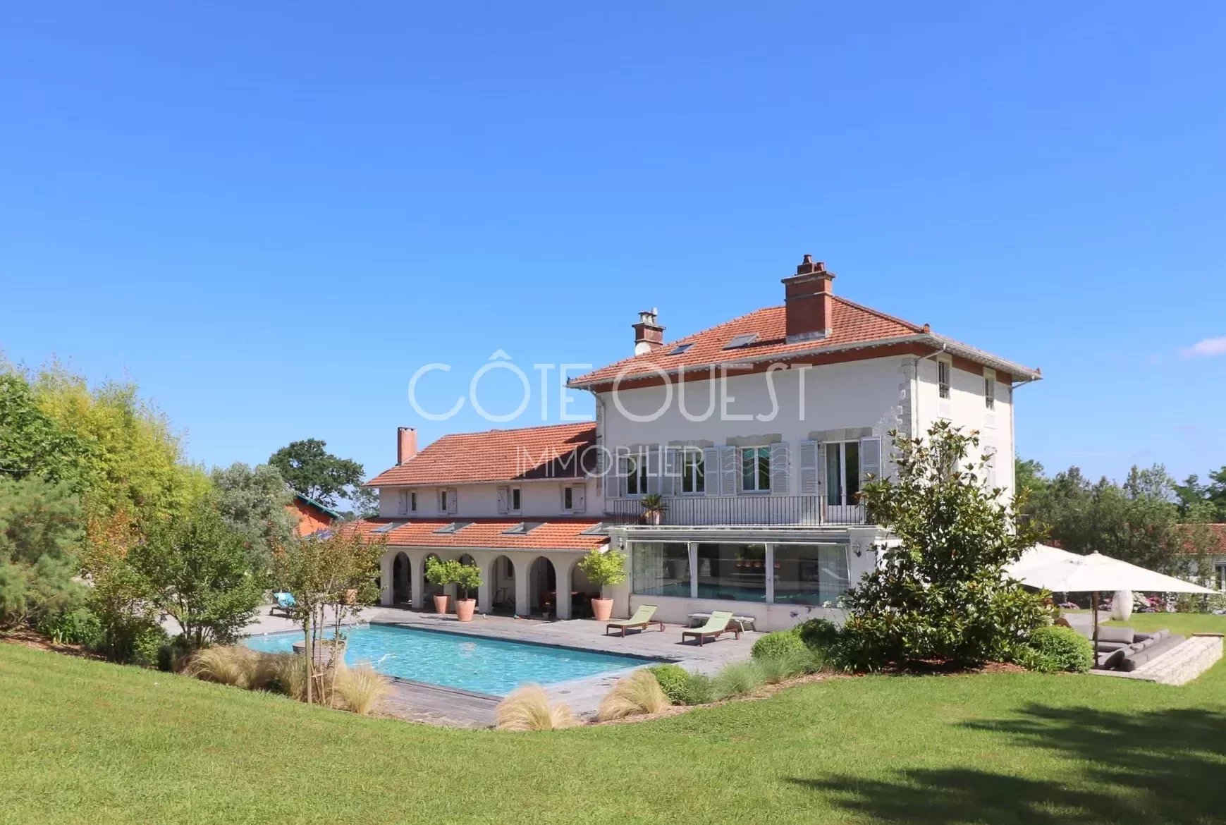 A SUPERB PERIOD PROPERTY ON THE EDGE OF BIARRITZ