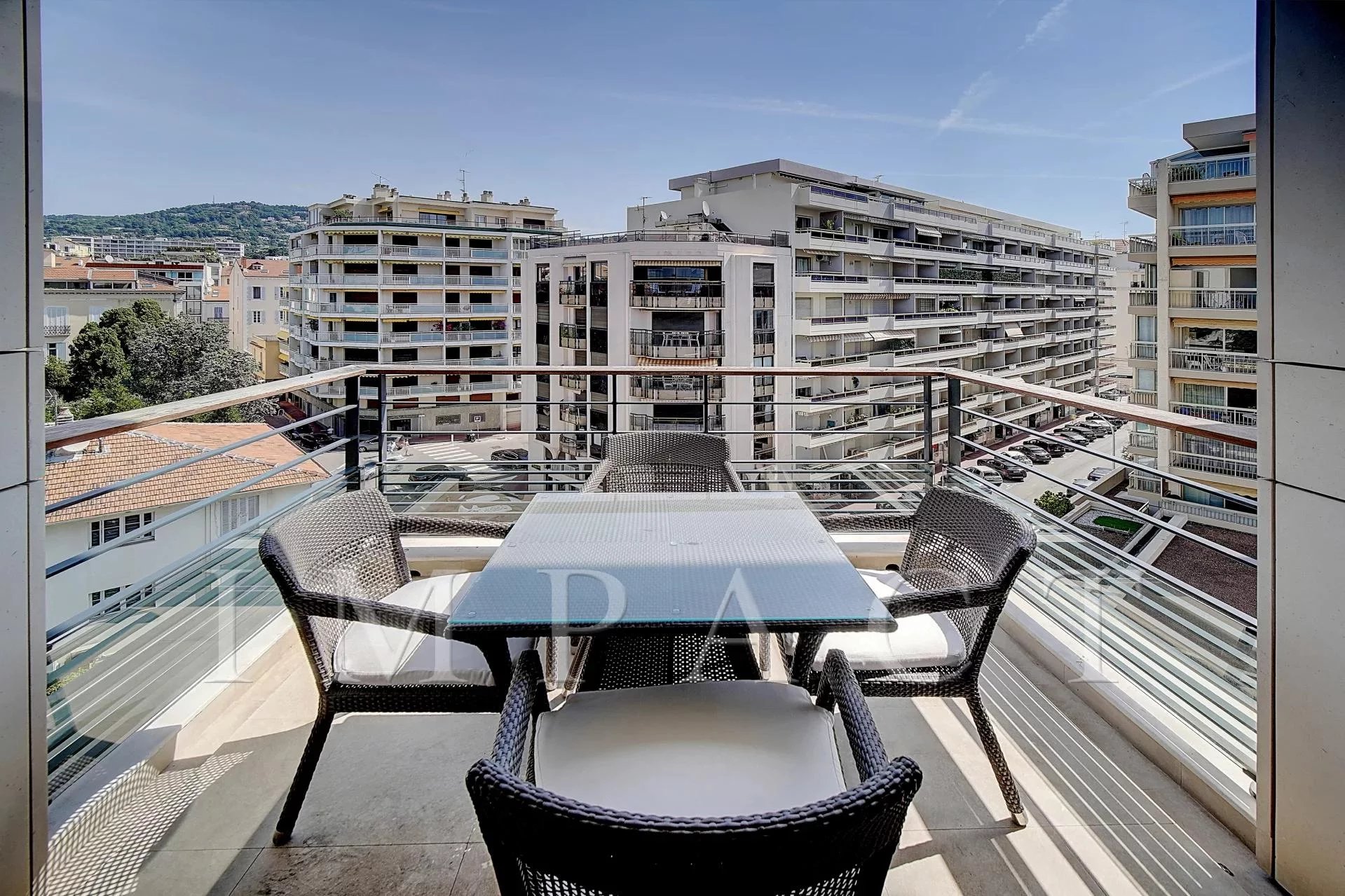 Rent a Very nice apartment in the center of Cannes