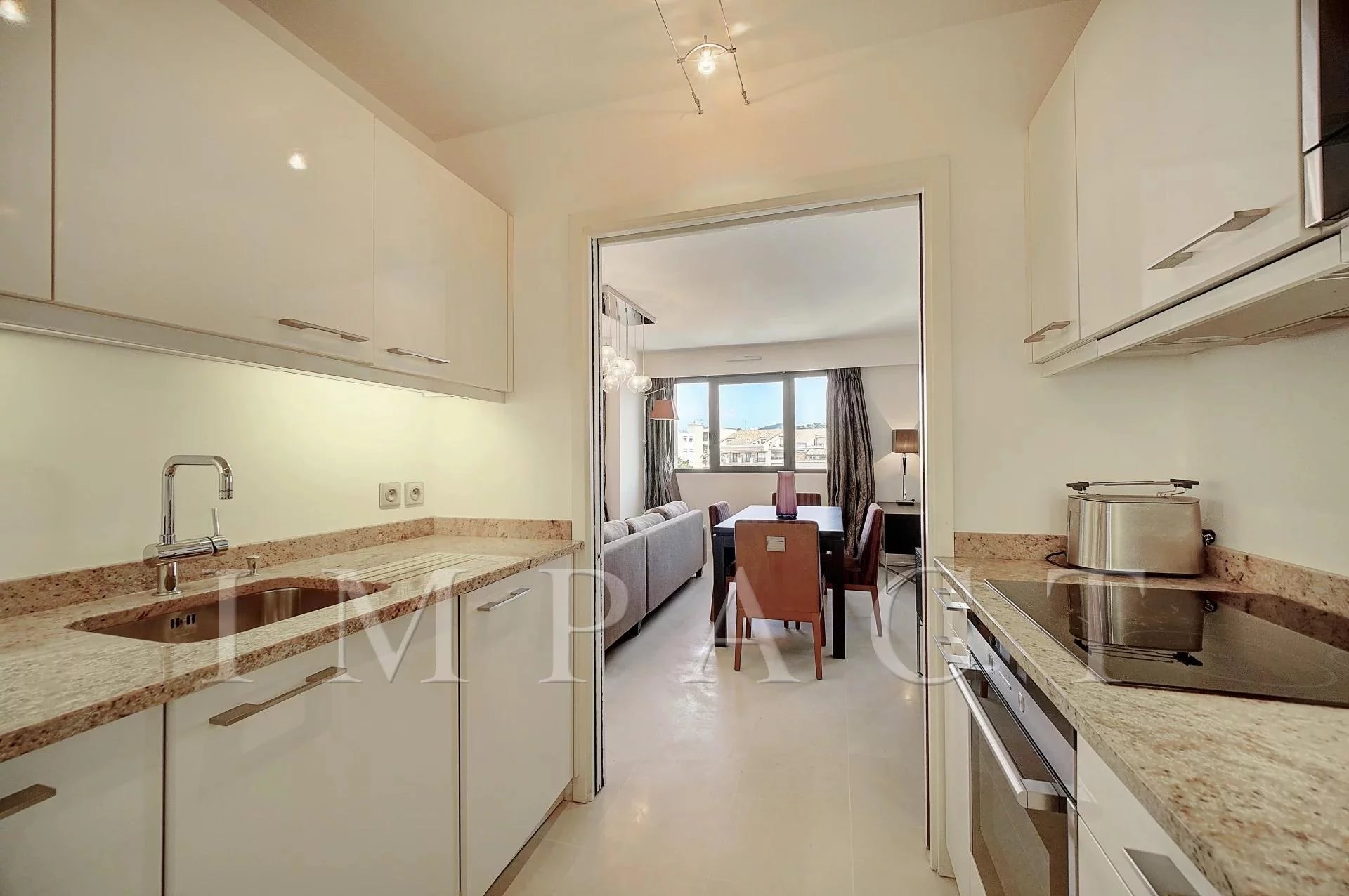 For rent New 2 room apartment in Cannes city center