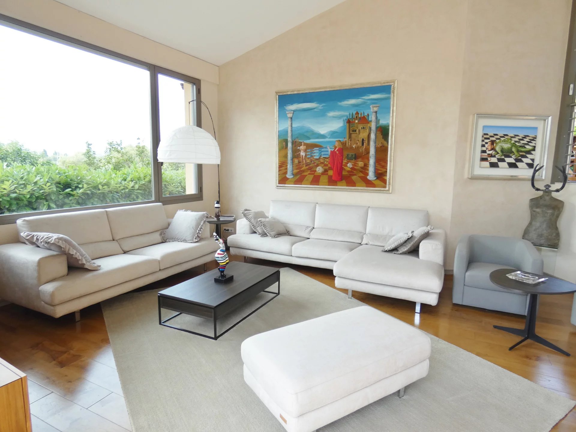 VERY SPACIOUS VILLA WITH DOMINANT WIEW ON THE OLD VILLAGE