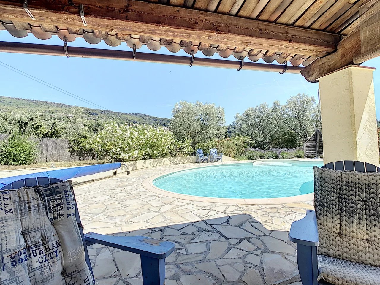 Cozy villa with pool, walking distance to the bakery shop