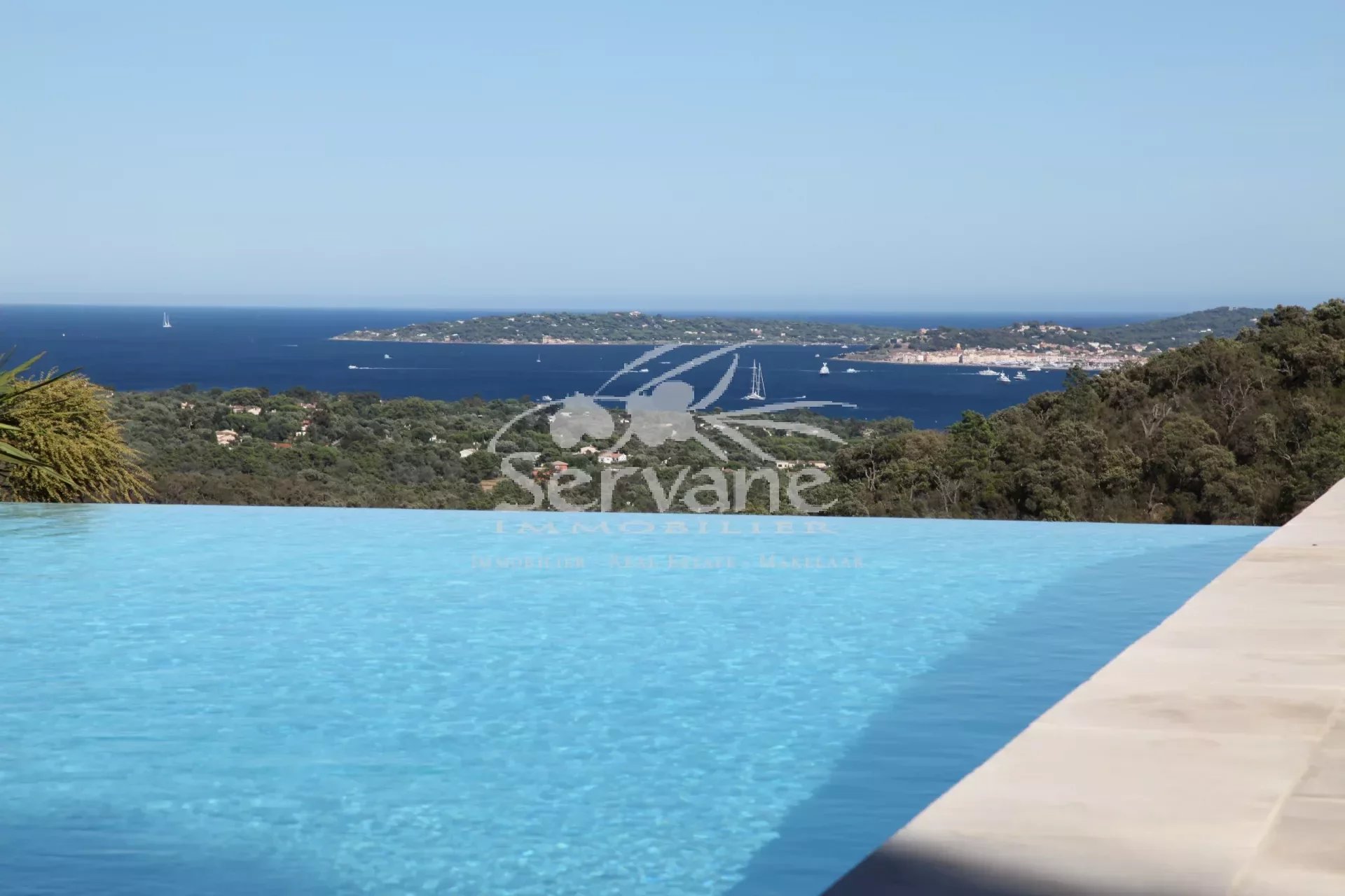 GRIMAUD Superb property with panoramic view and infinity pool