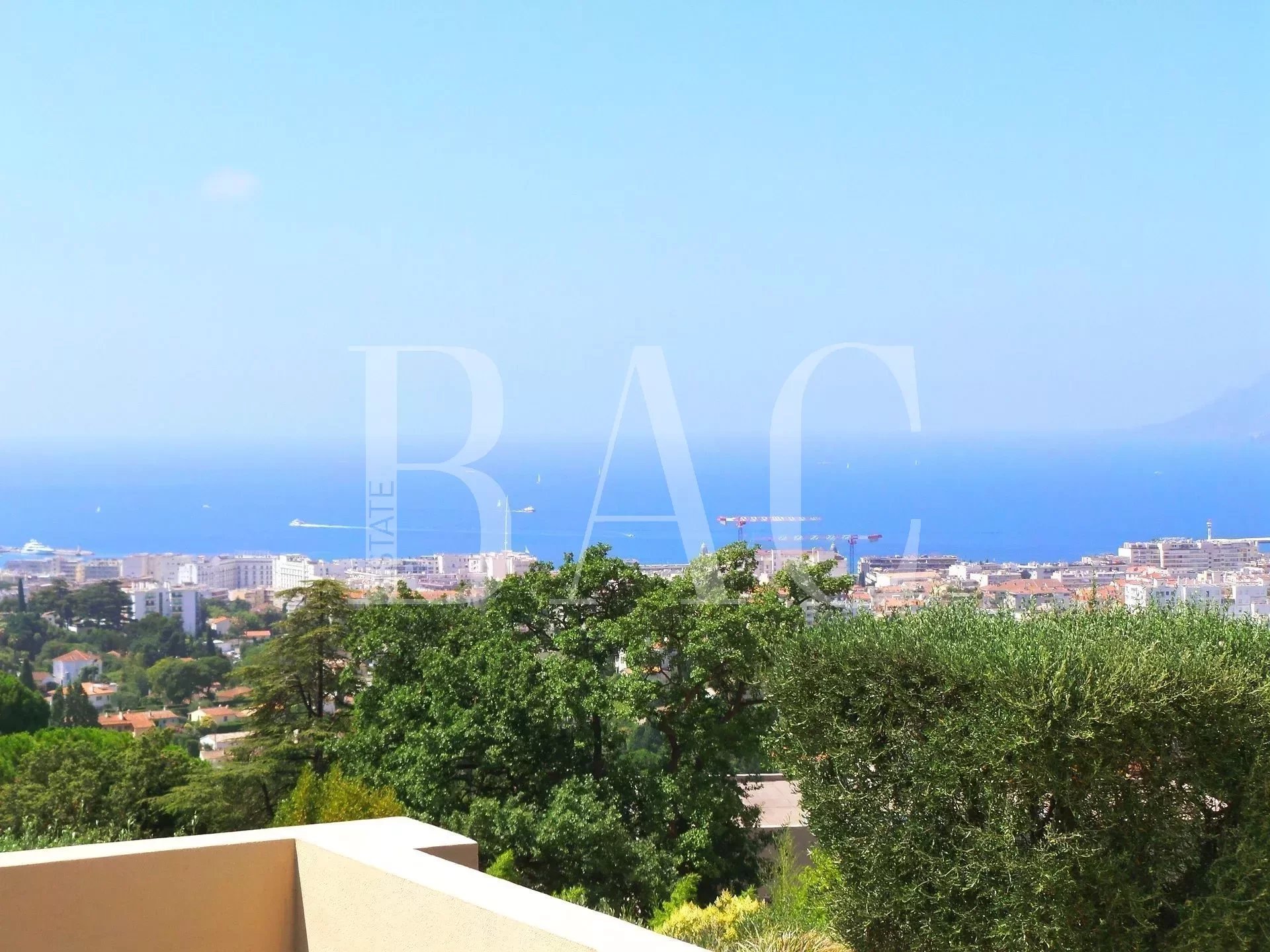 Sole Agent Off Market in Cannes, panoramic sea view, contemporary villa 10 minutes from the Palais Des Festivals