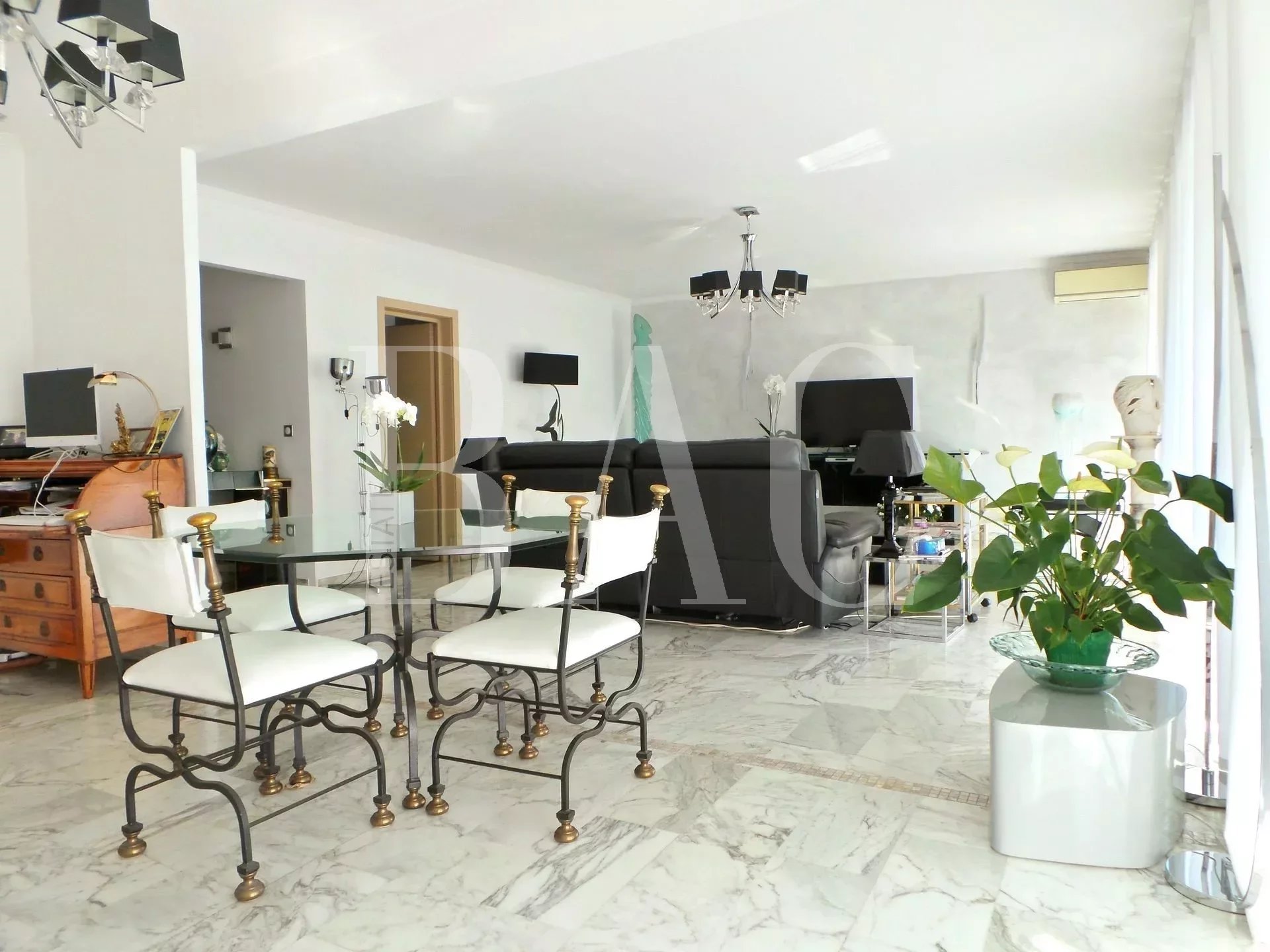 BAC-Estate-Cannes-Apartment-Forville-Market
