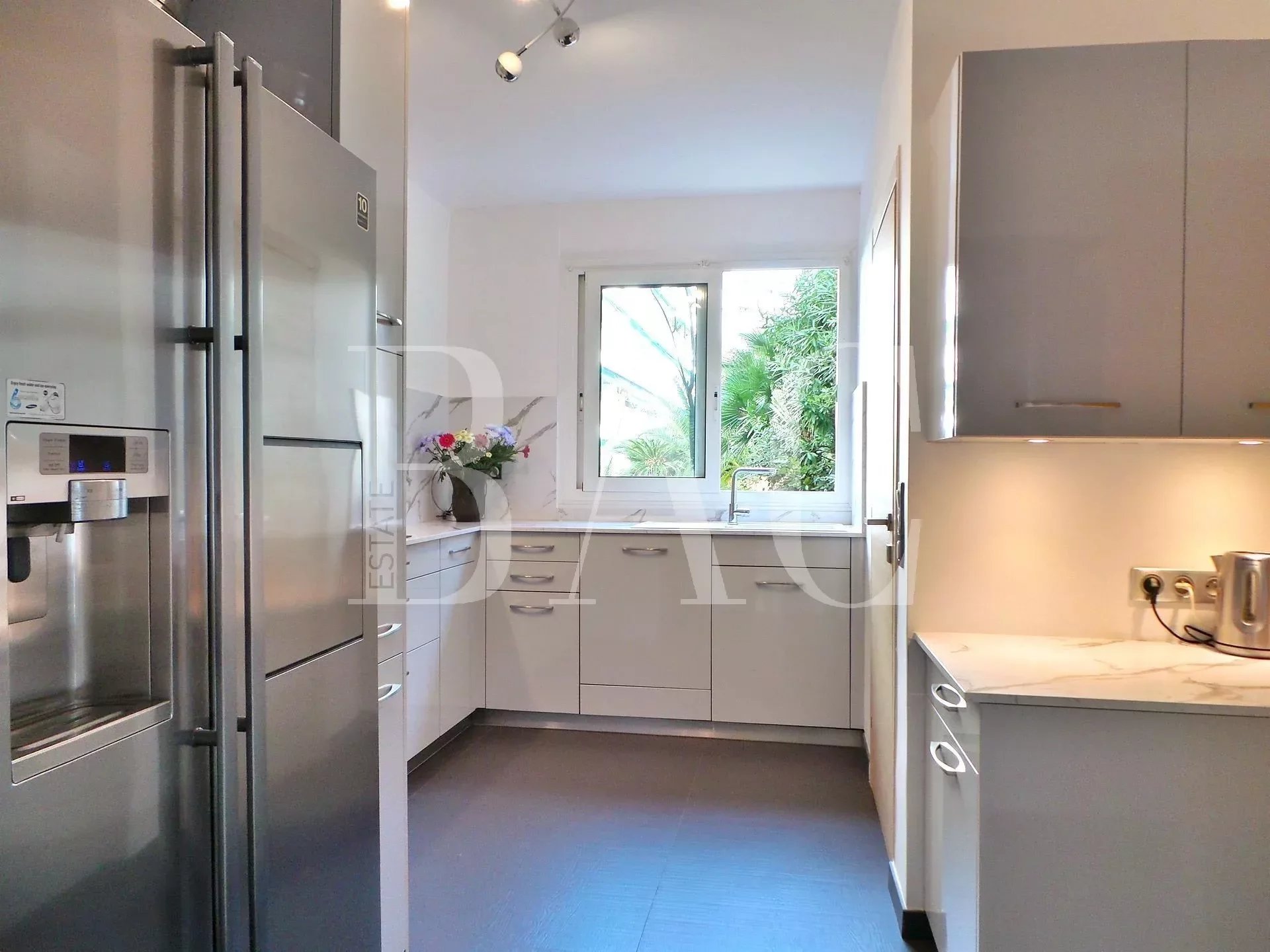 Cannes, superb apartment 150 meters from the famous Forville market