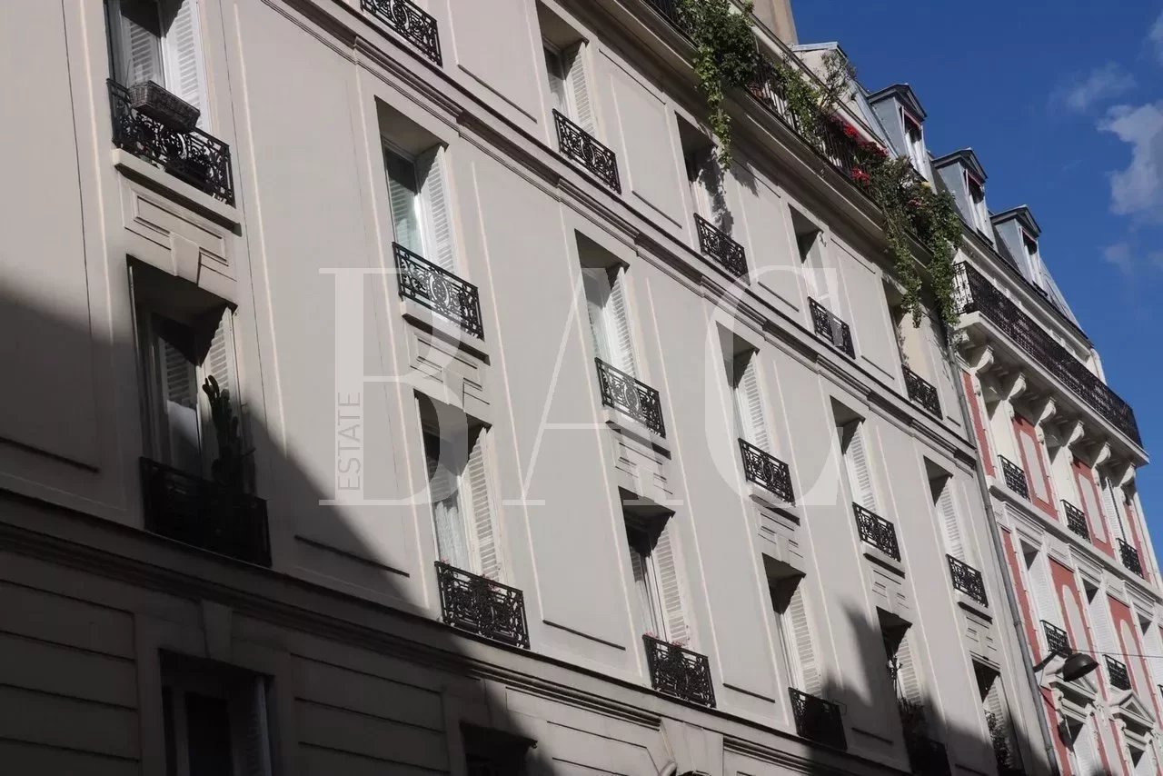 2 room refurbished apartment near rue du Commerce