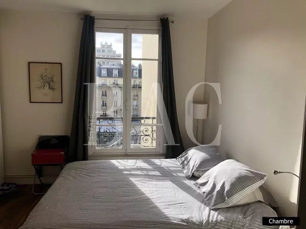 2 room refurbished apartment near rue du Commerce