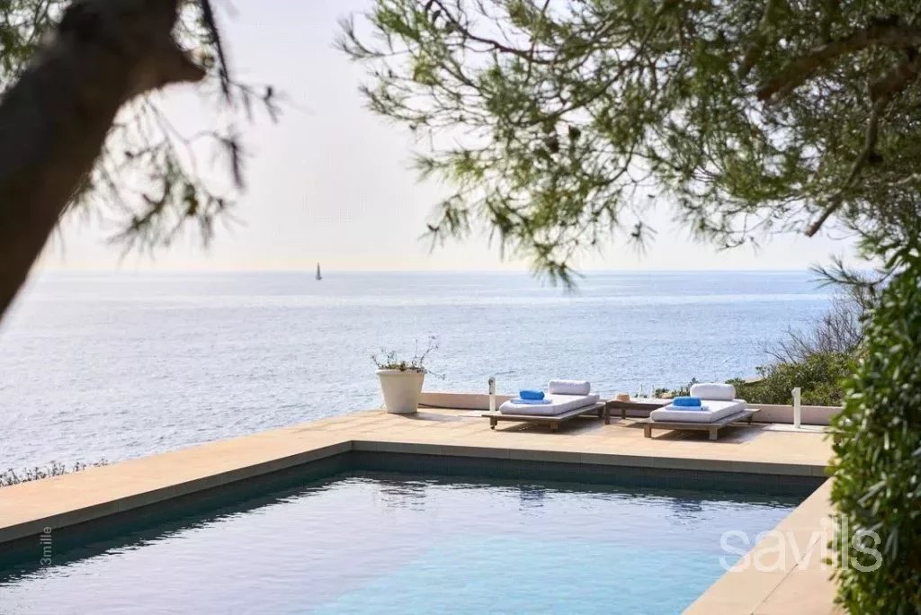 Luxueuse villa avec un accès direct à la mer