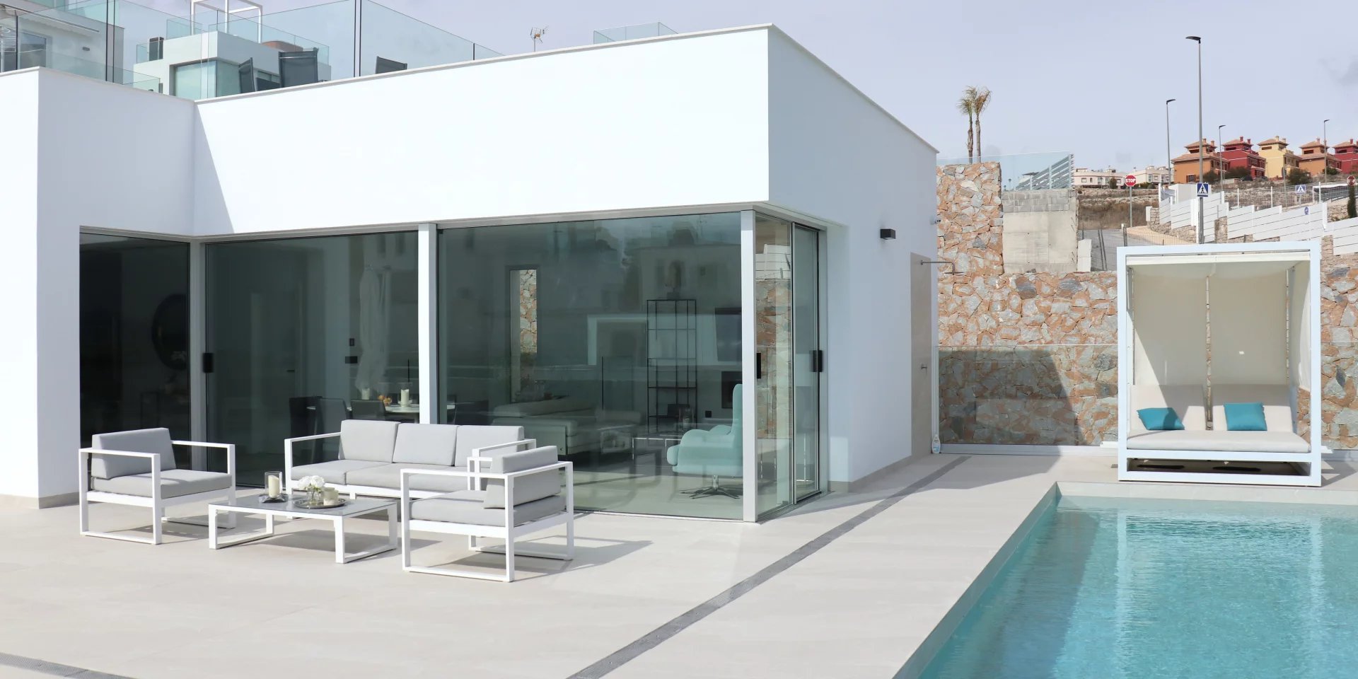 Villa de luxe moderne au rez-de-chaussée avec vue sur la mer