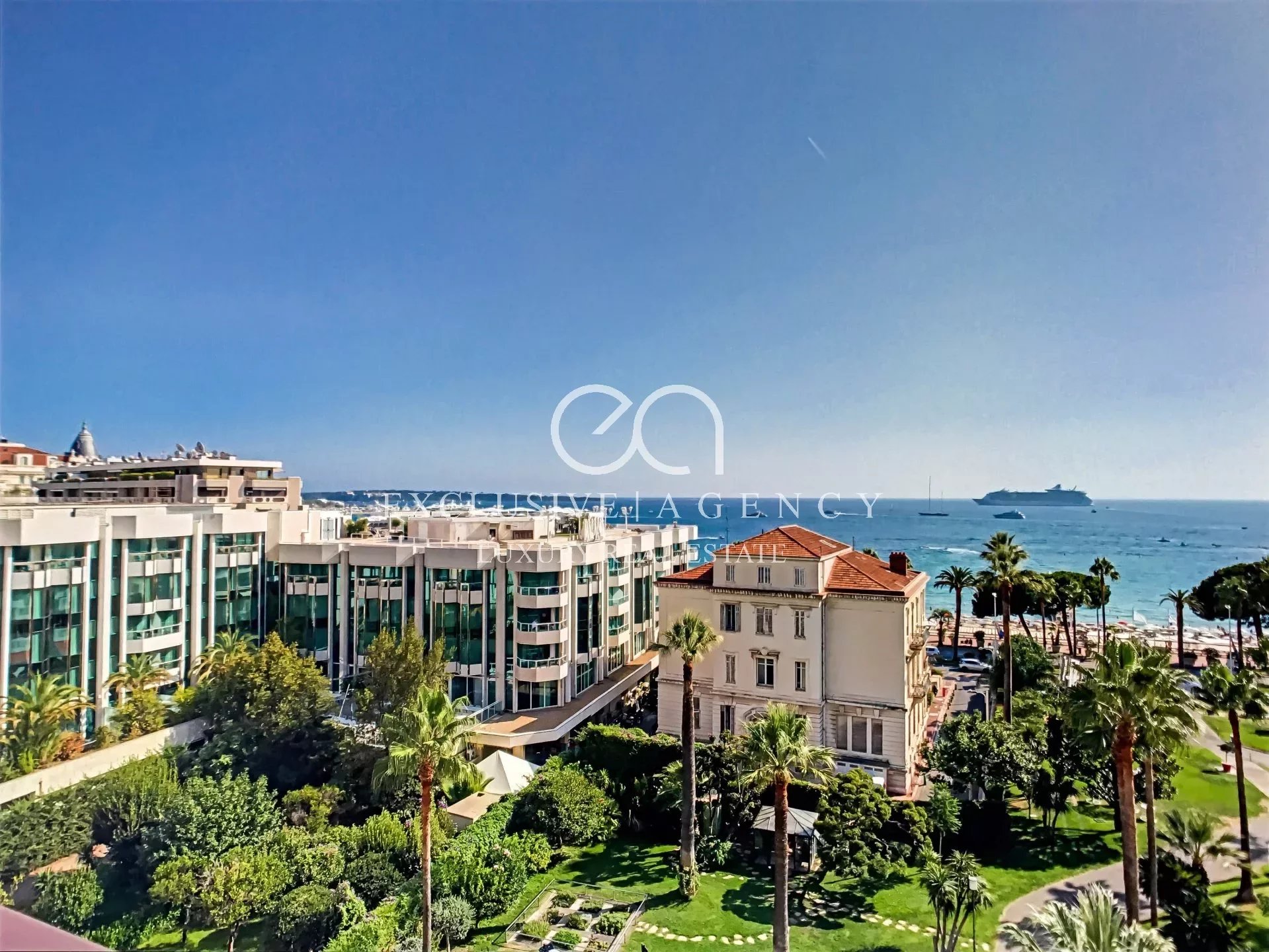 Cannes Croisette location 3 pièces 140m² vue mer panoramique