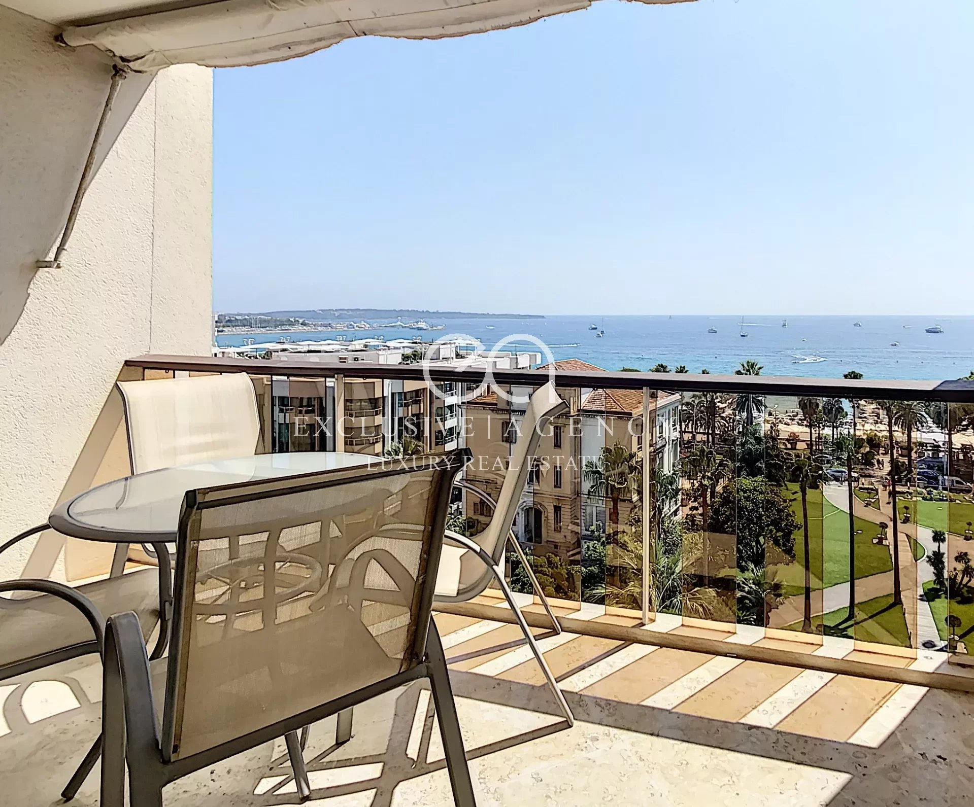 Cannes Croisette location 3 pièces 140m² vue mer panoramique