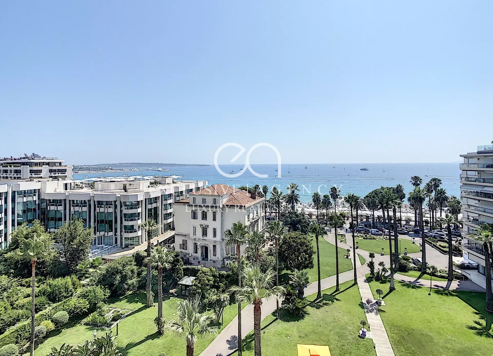 Cannes Croisette rental 3 rooms 140m² panoramic sea view