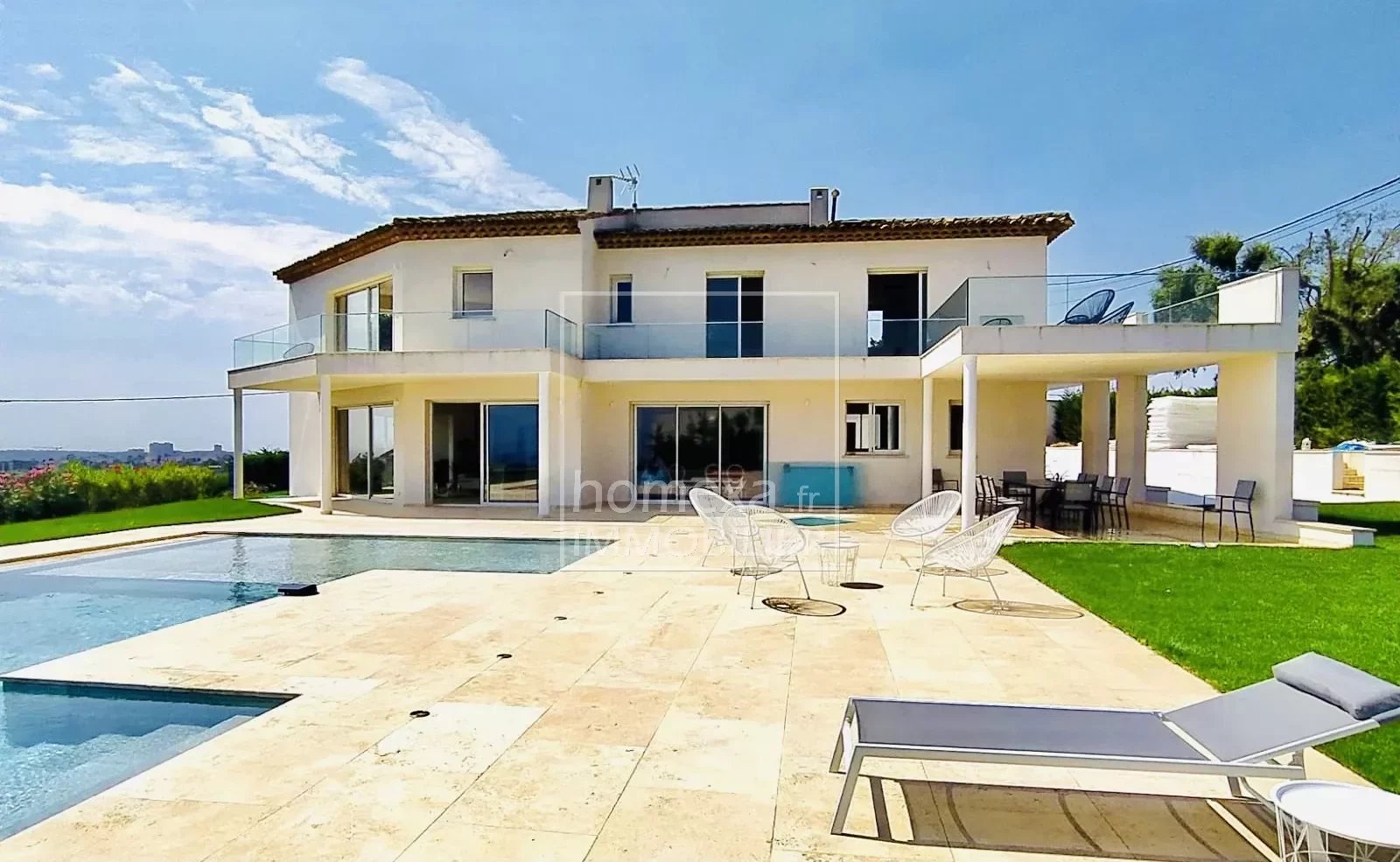Luxury panoramic sea view villa in Antibes