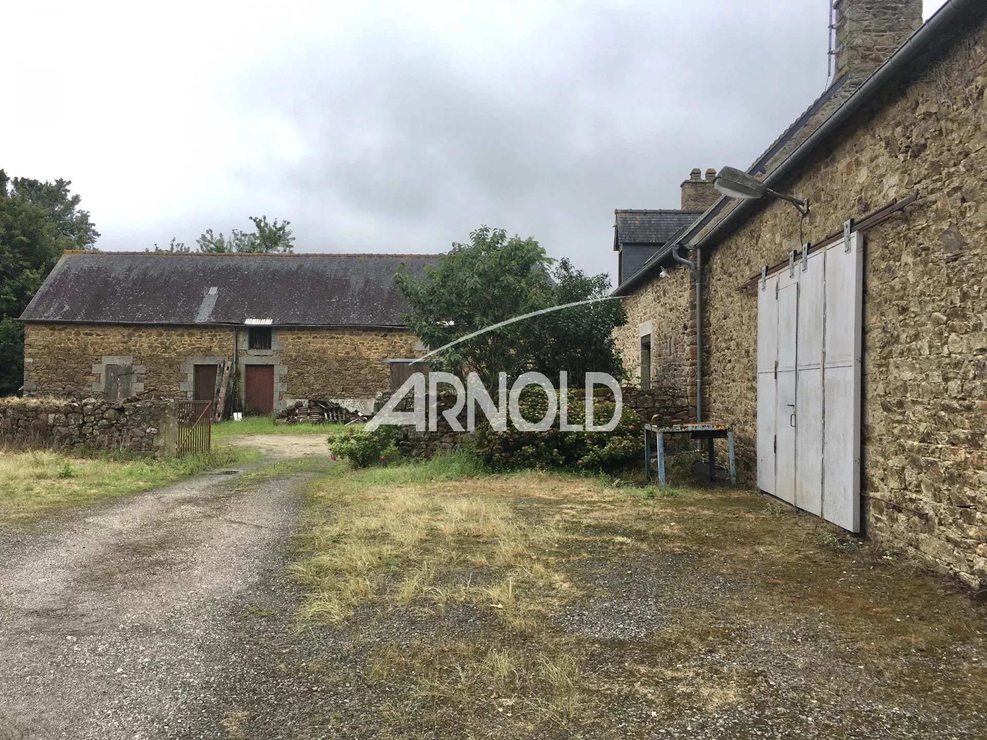 Ancienne ferme à rénover en Bretagne située entre Guingamp et Saint-Brieuc