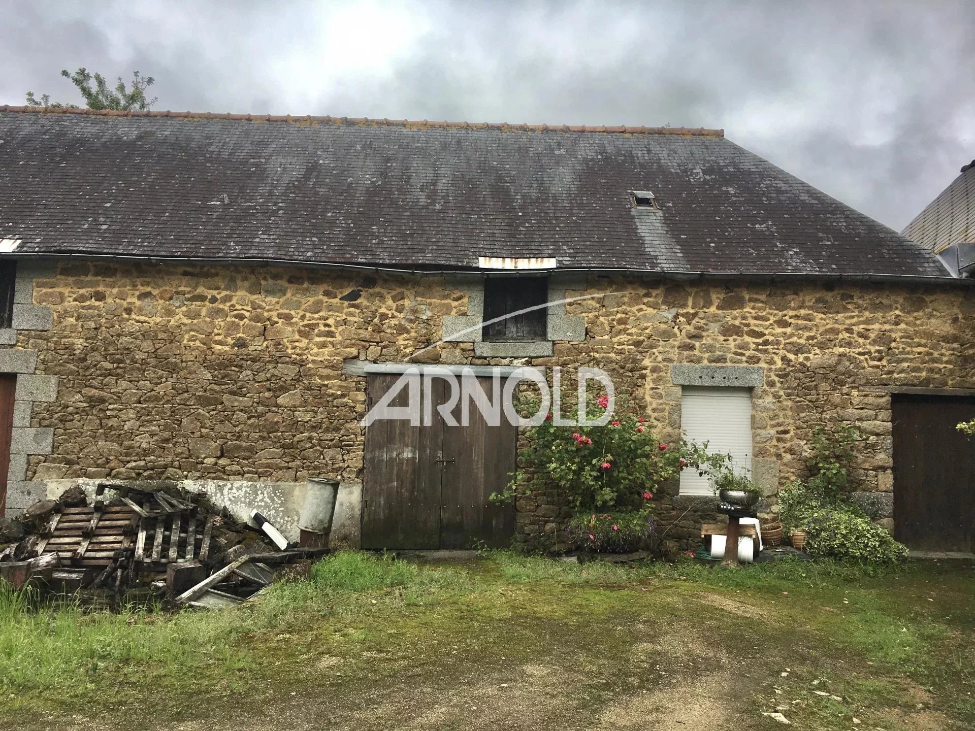 Ancienne ferme à rénover en Bretagne située entre Guingamp et Saint-Brieuc